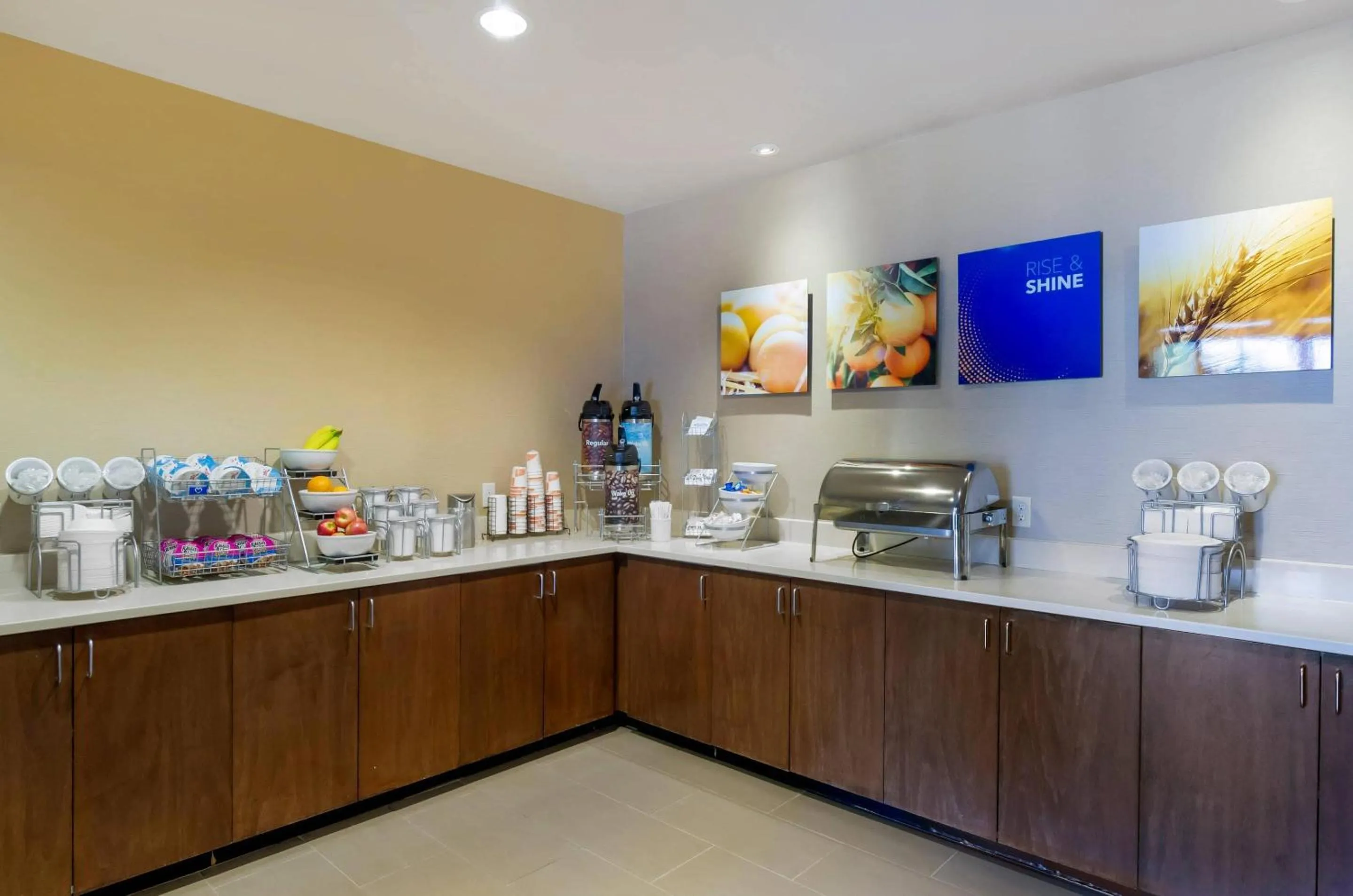 Breakfast in Comfort Inn & Suites Lynchburg Airport - University Area