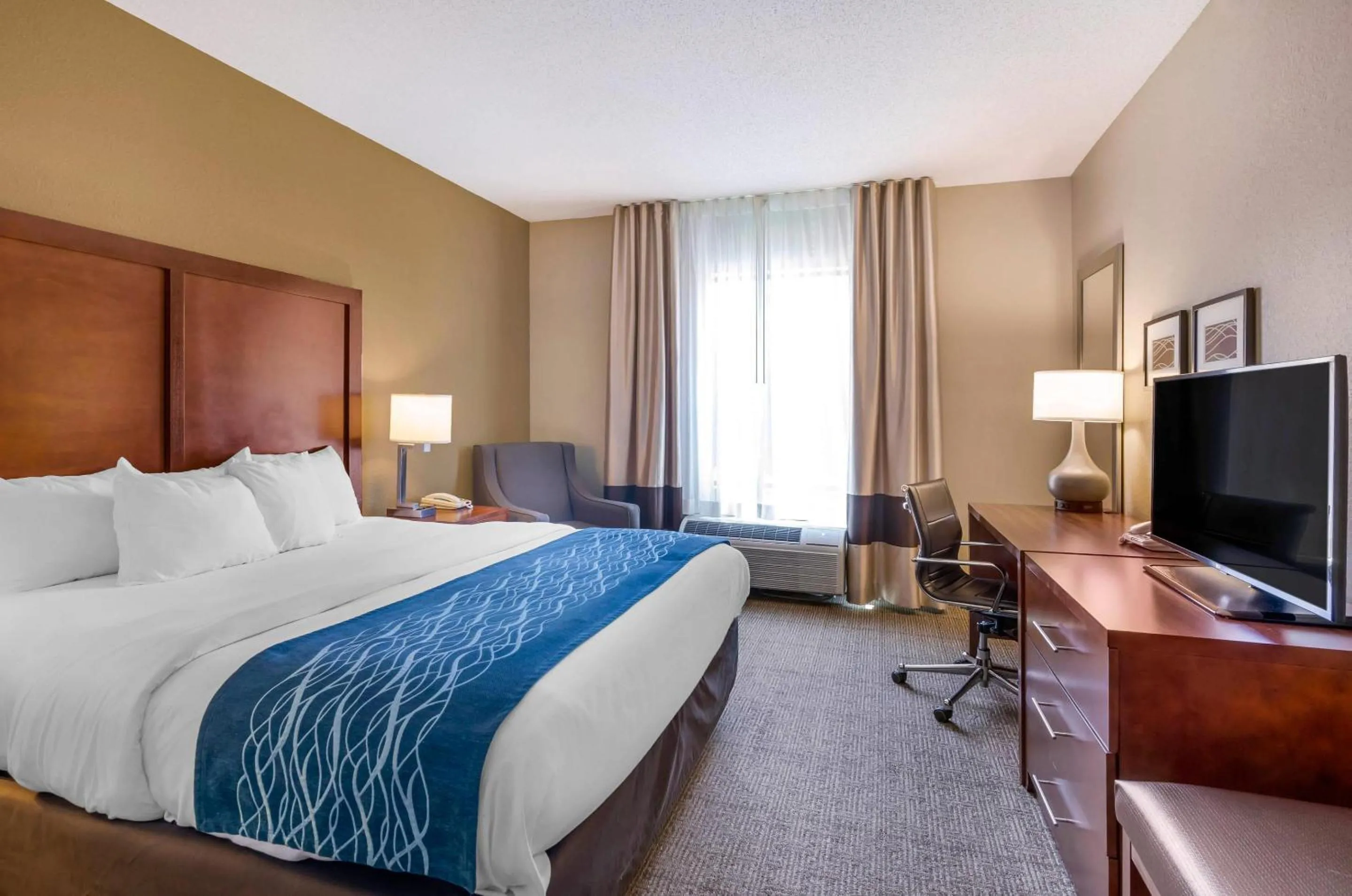 Bedroom, Bed in Comfort Inn & Suites Lynchburg Airport - University Area