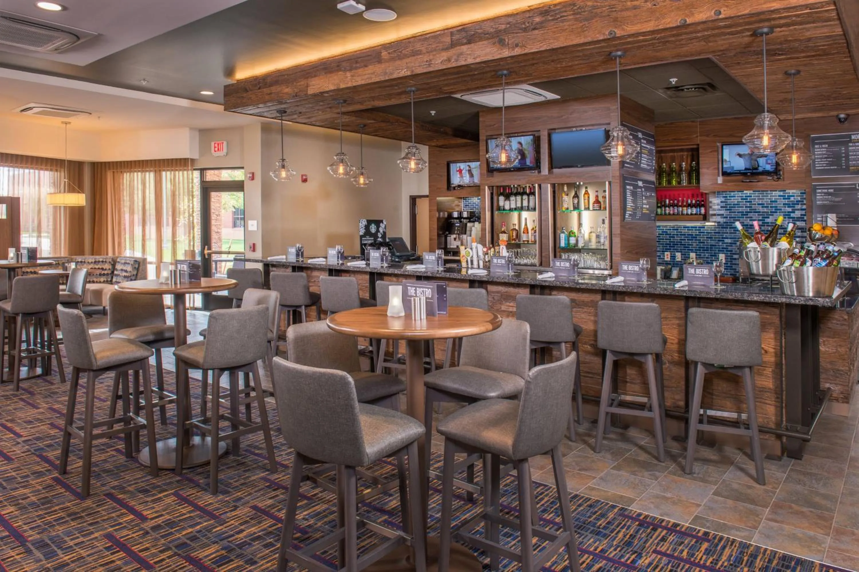 Lounge or bar in Courtyard by Marriott Shippensburg