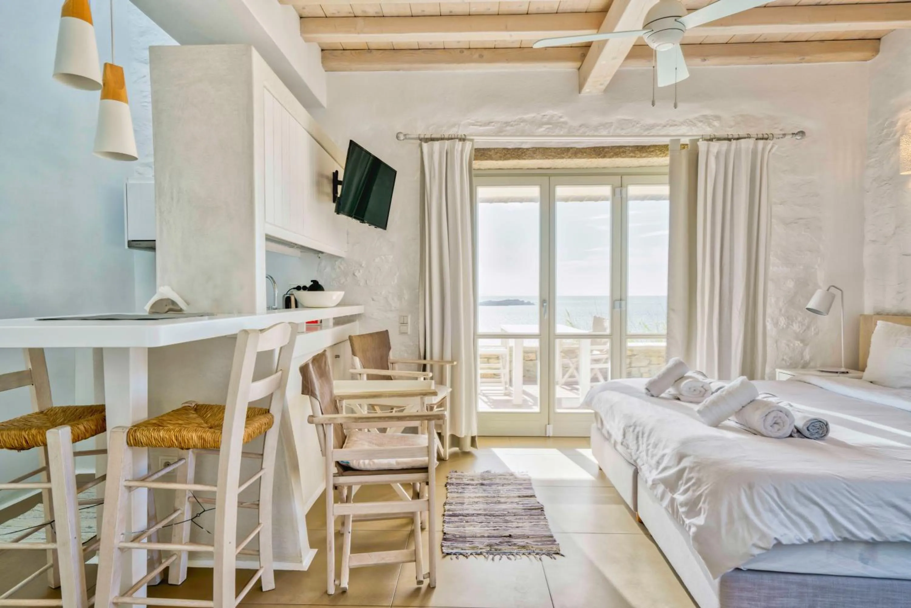 Sea view, Bed in Cloud Blue