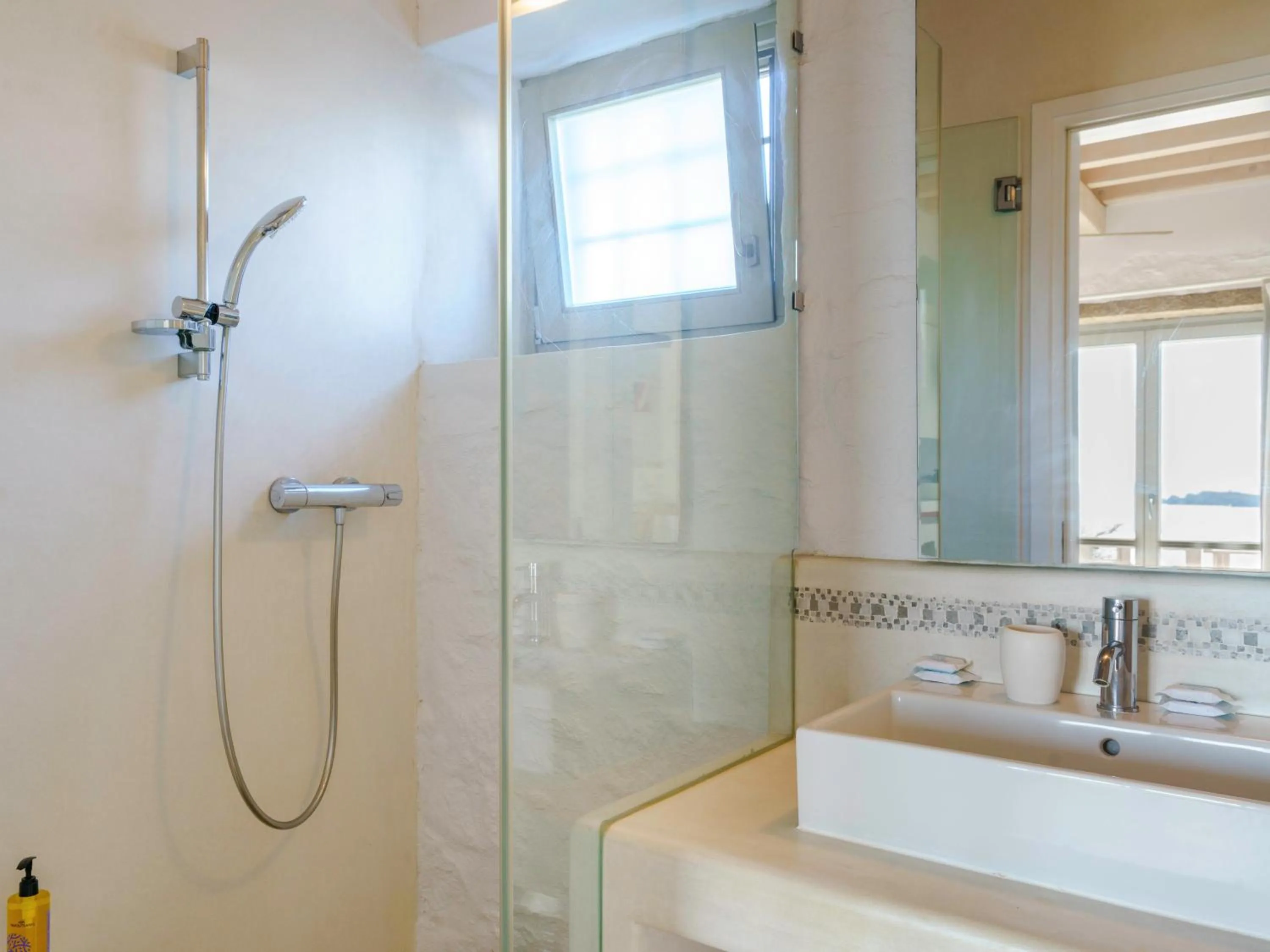 Shower in Cloud Blue