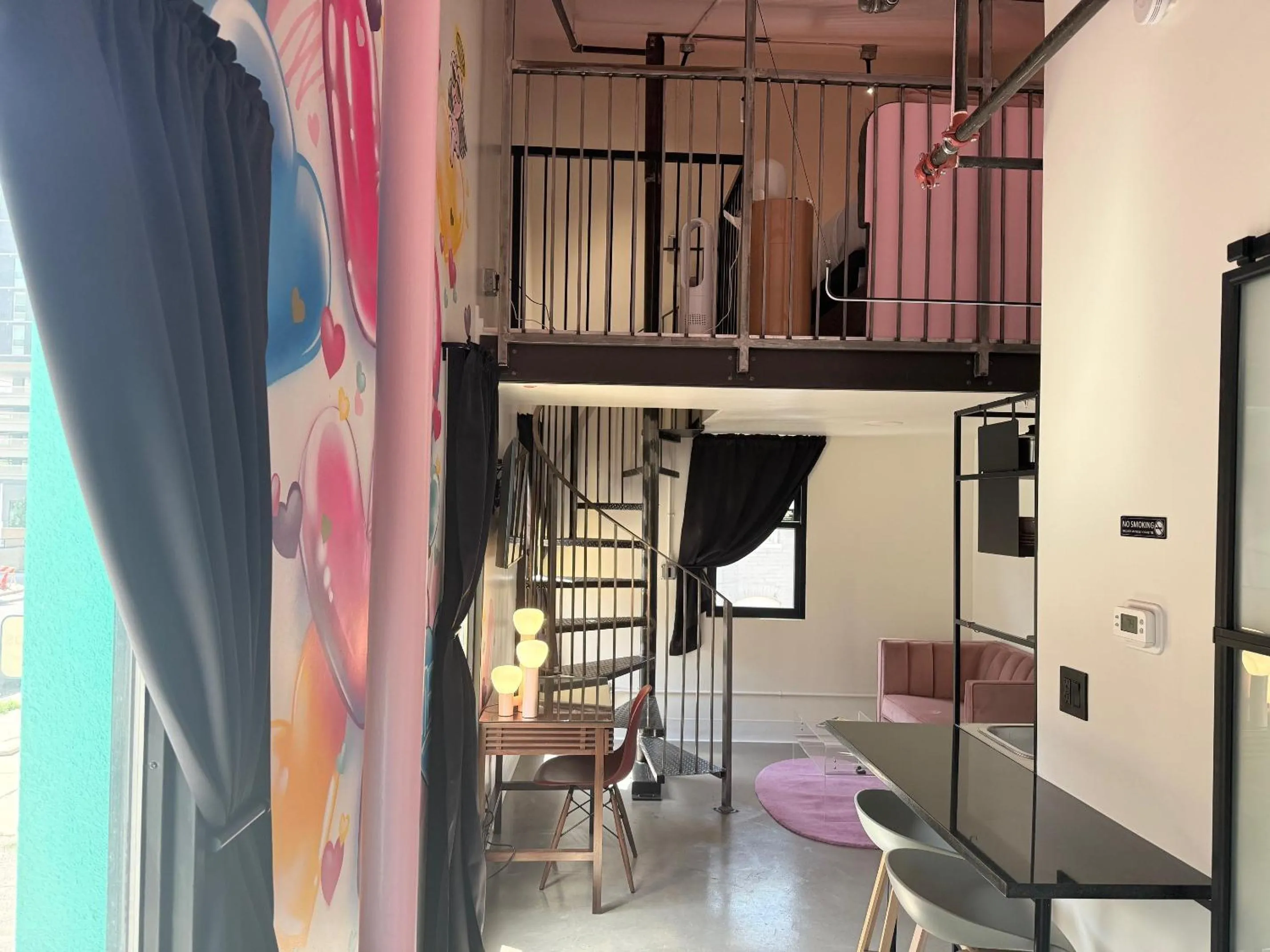 Studio - Split Level in BIG little Hotel