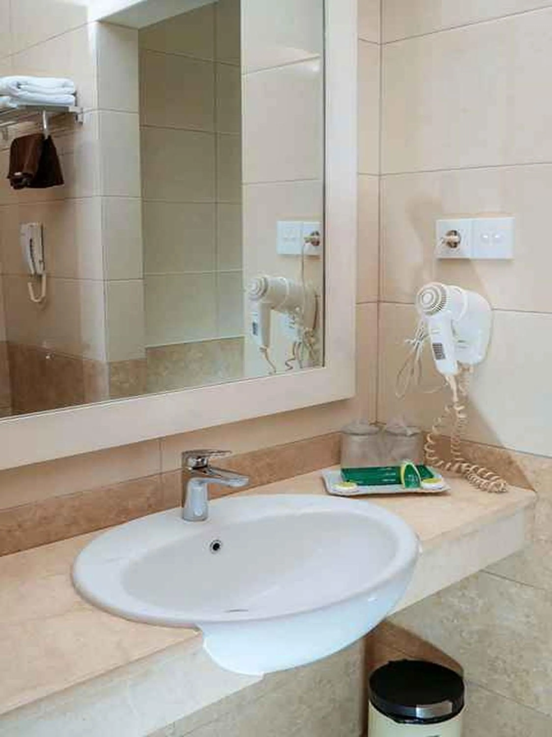 Bathroom in Ahadiat Hotel & Bungalow