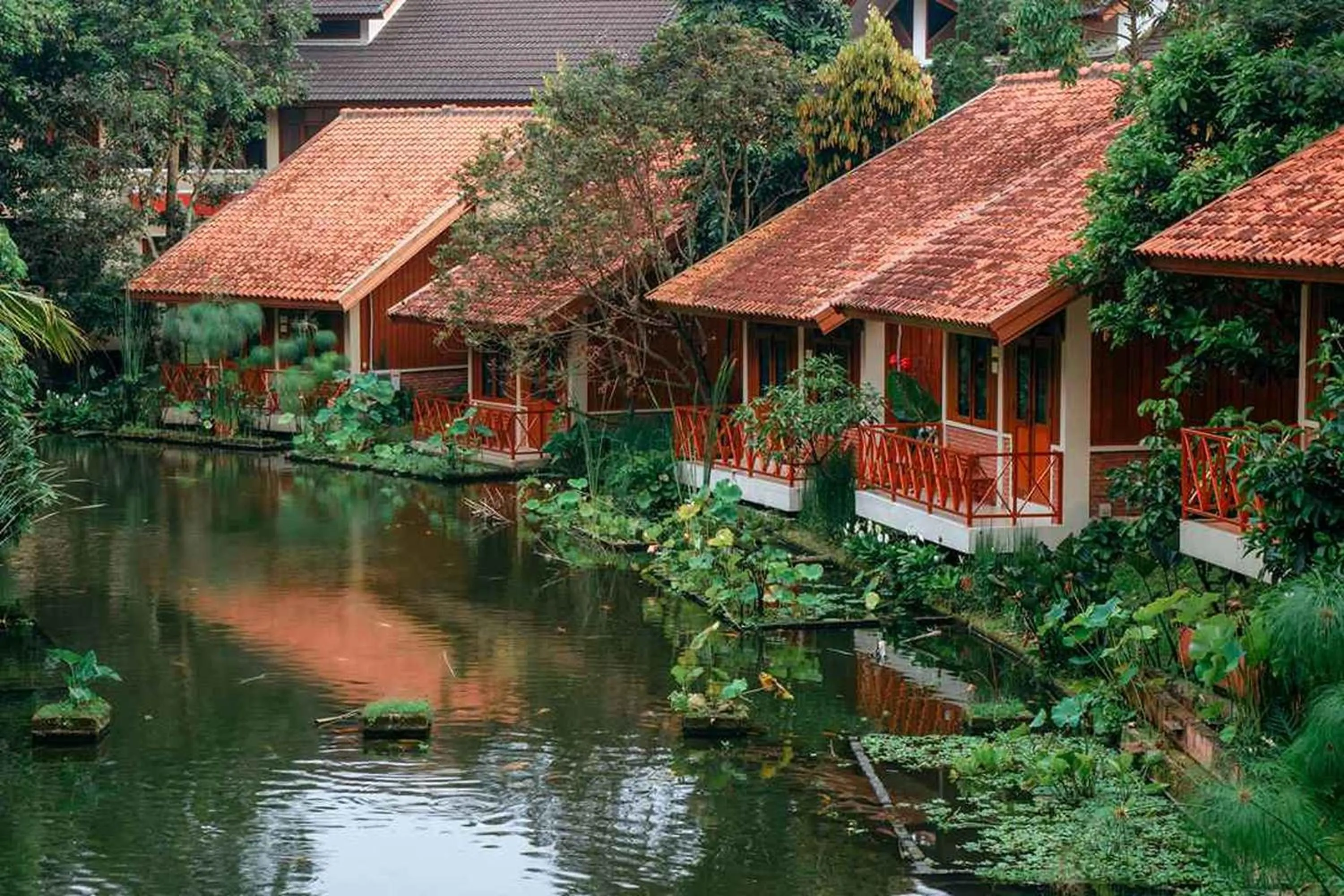 Property building in Ahadiat Hotel & Bungalow