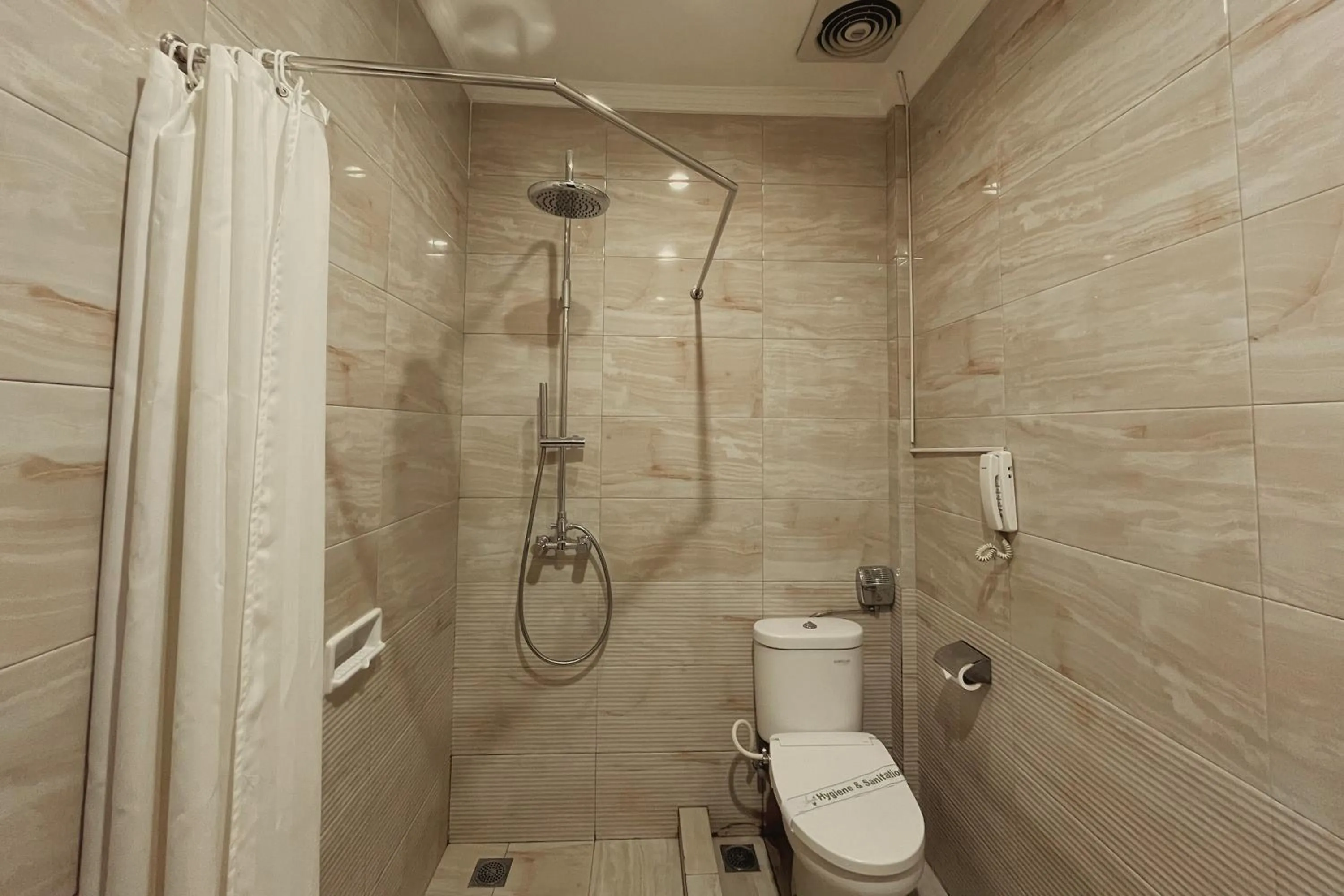 Bathroom in Ahadiat Hotel & Bungalow