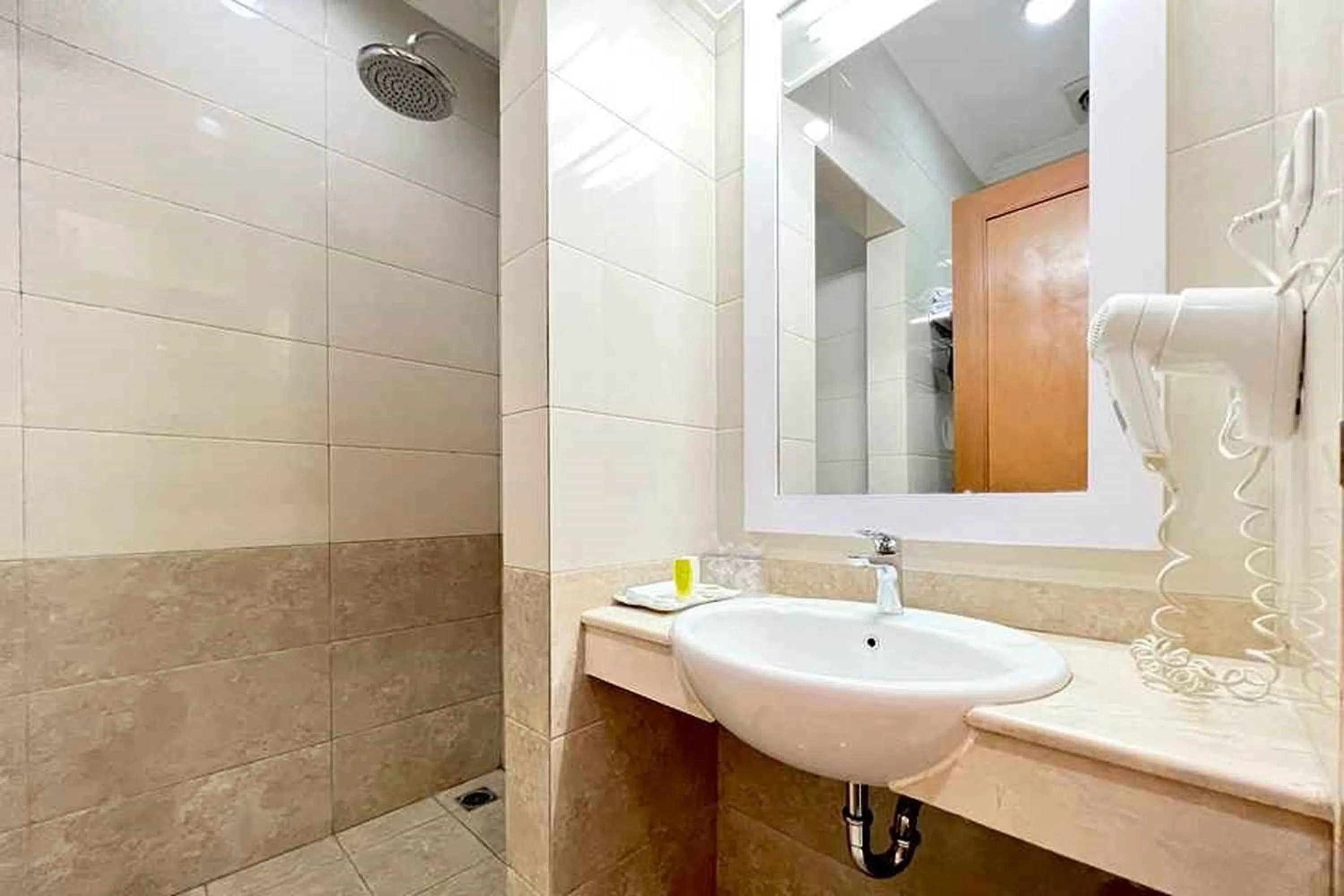 Bathroom in Ahadiat Hotel & Bungalow