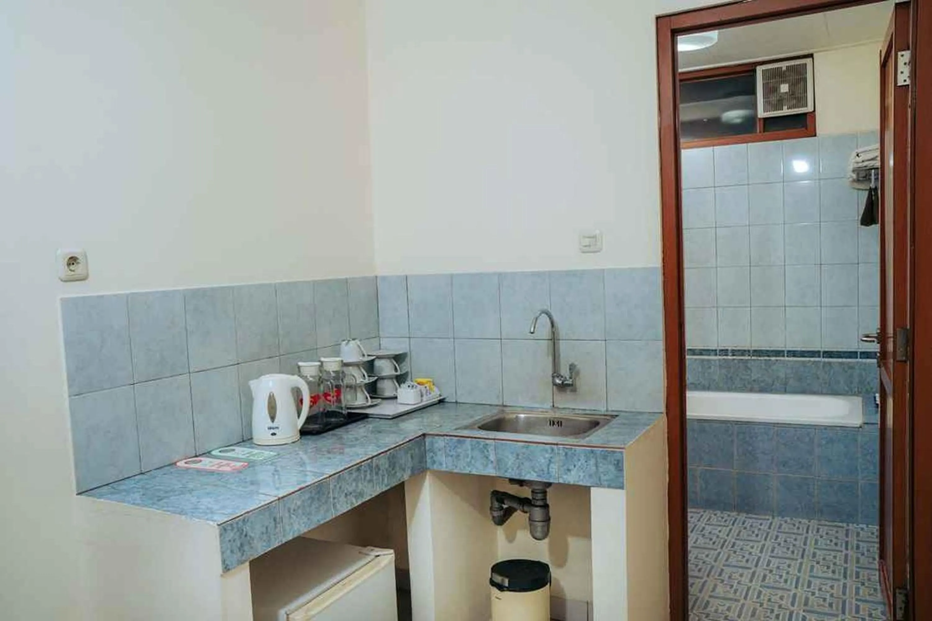 Area and facilities in Ahadiat Hotel & Bungalow