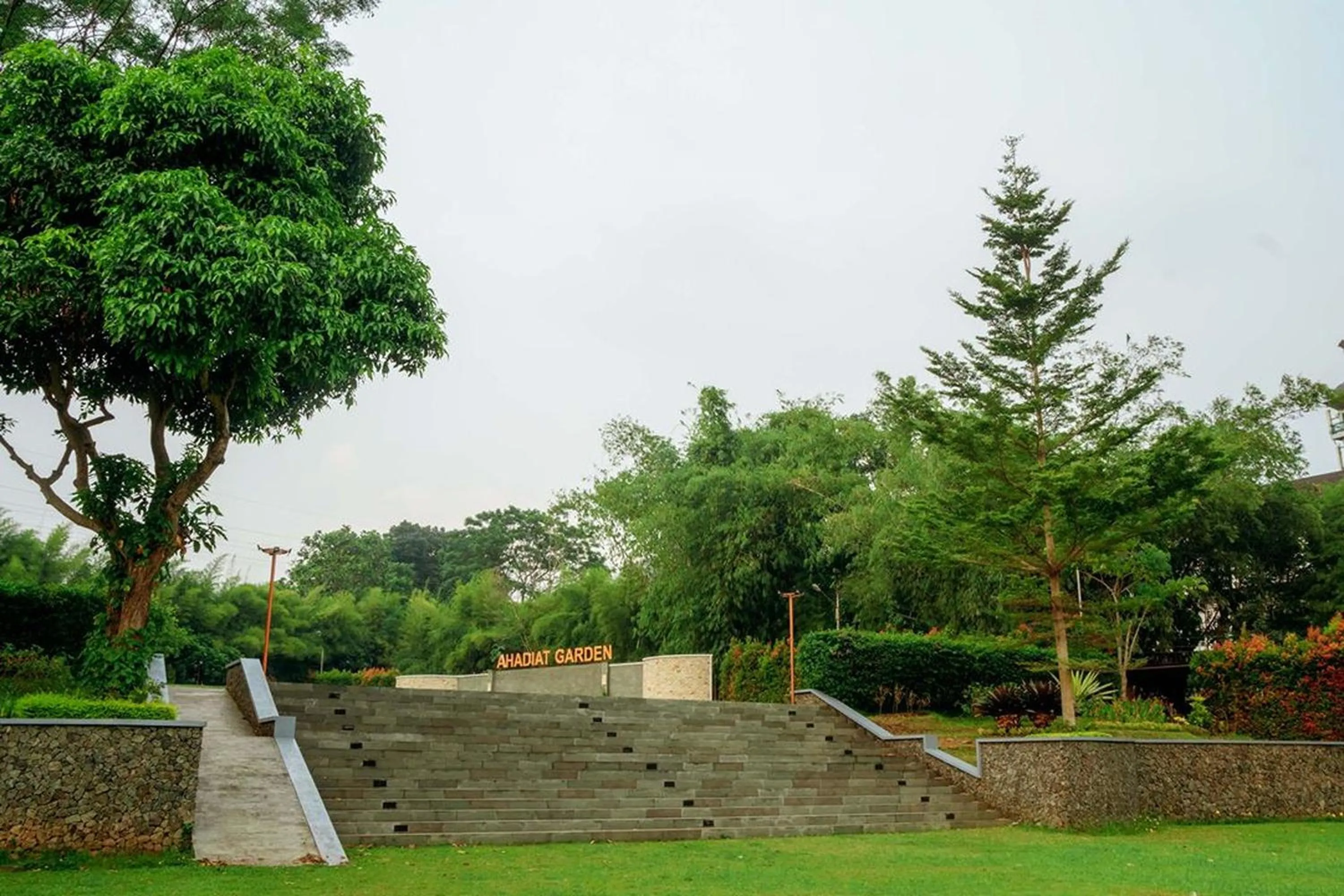 Property building in Ahadiat Hotel & Bungalow