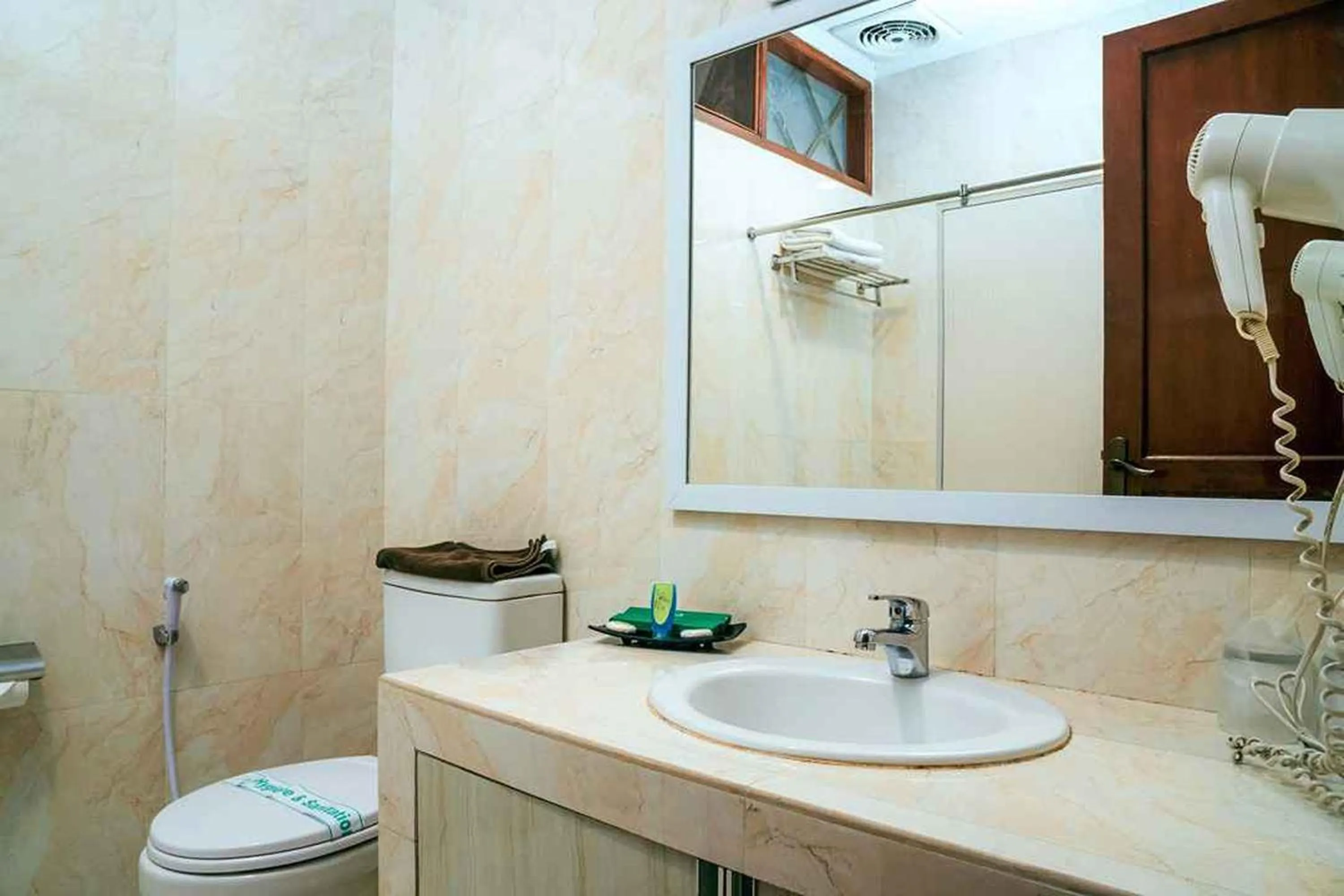 Bathroom in Ahadiat Hotel & Bungalow