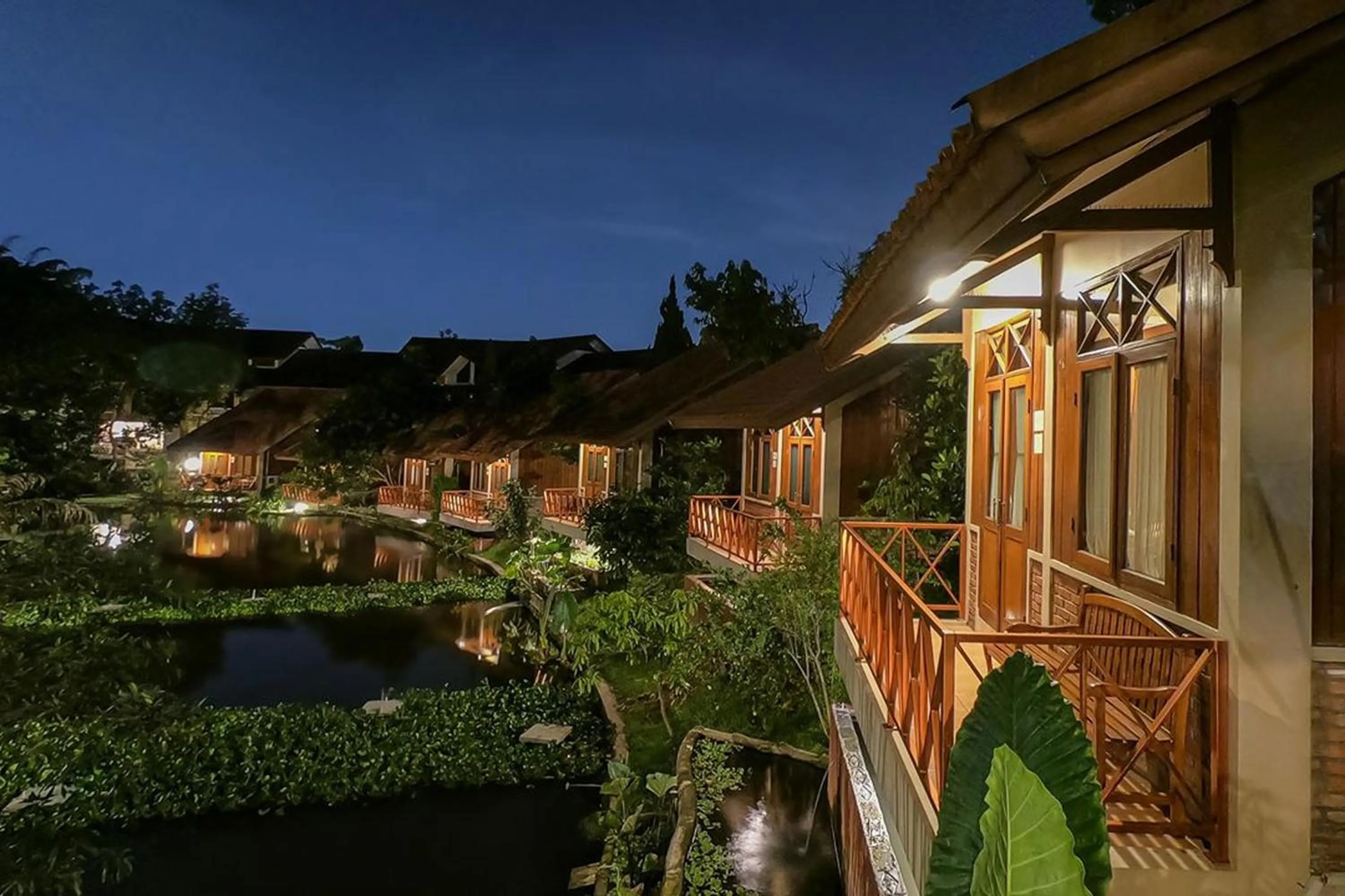 Property building in Ahadiat Hotel & Bungalow