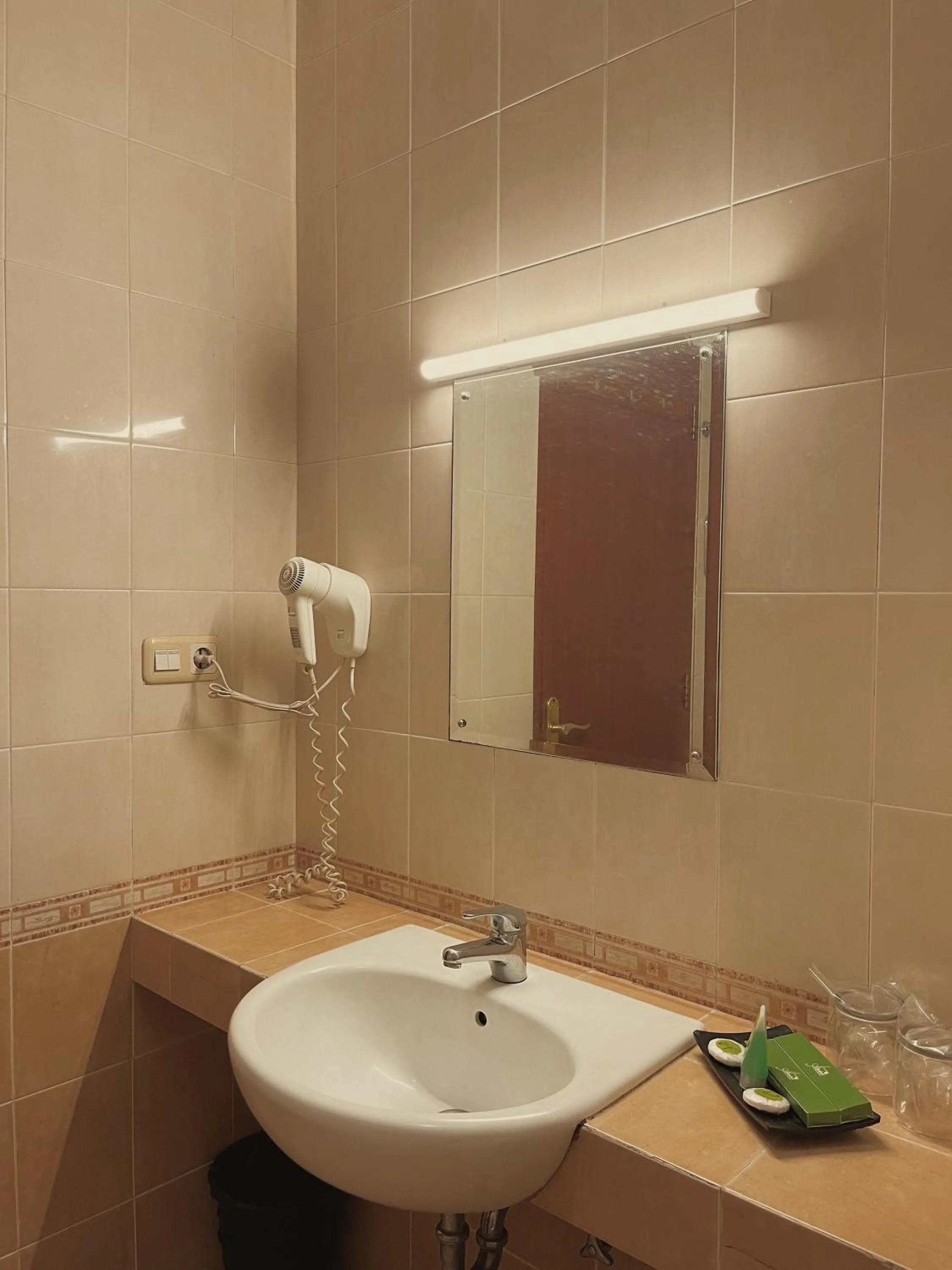 Bathroom in Ahadiat Hotel & Bungalow