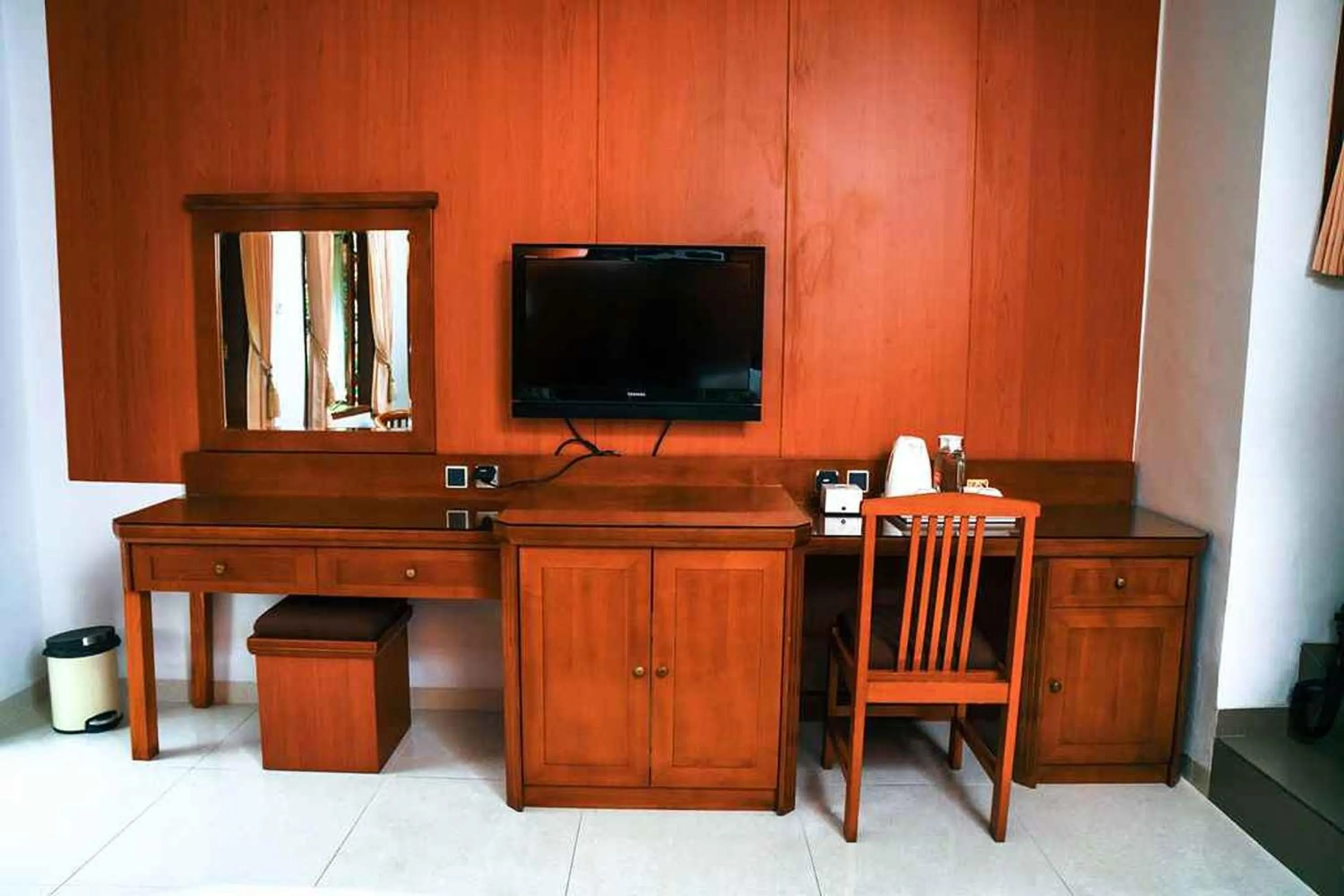 TV and multimedia in Ahadiat Hotel & Bungalow