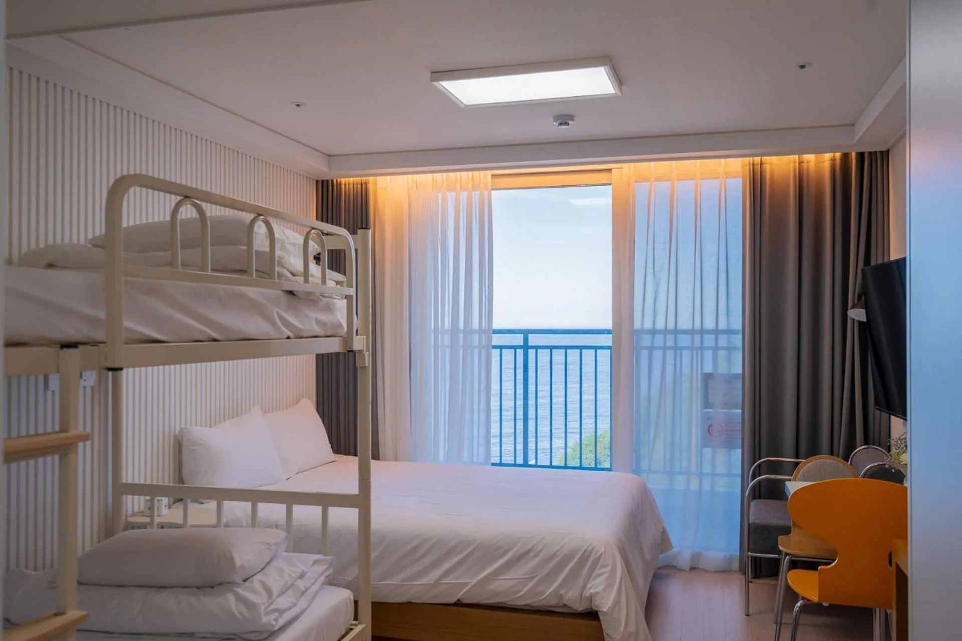 Bed in The Ocean by Owners hotel Yangyang