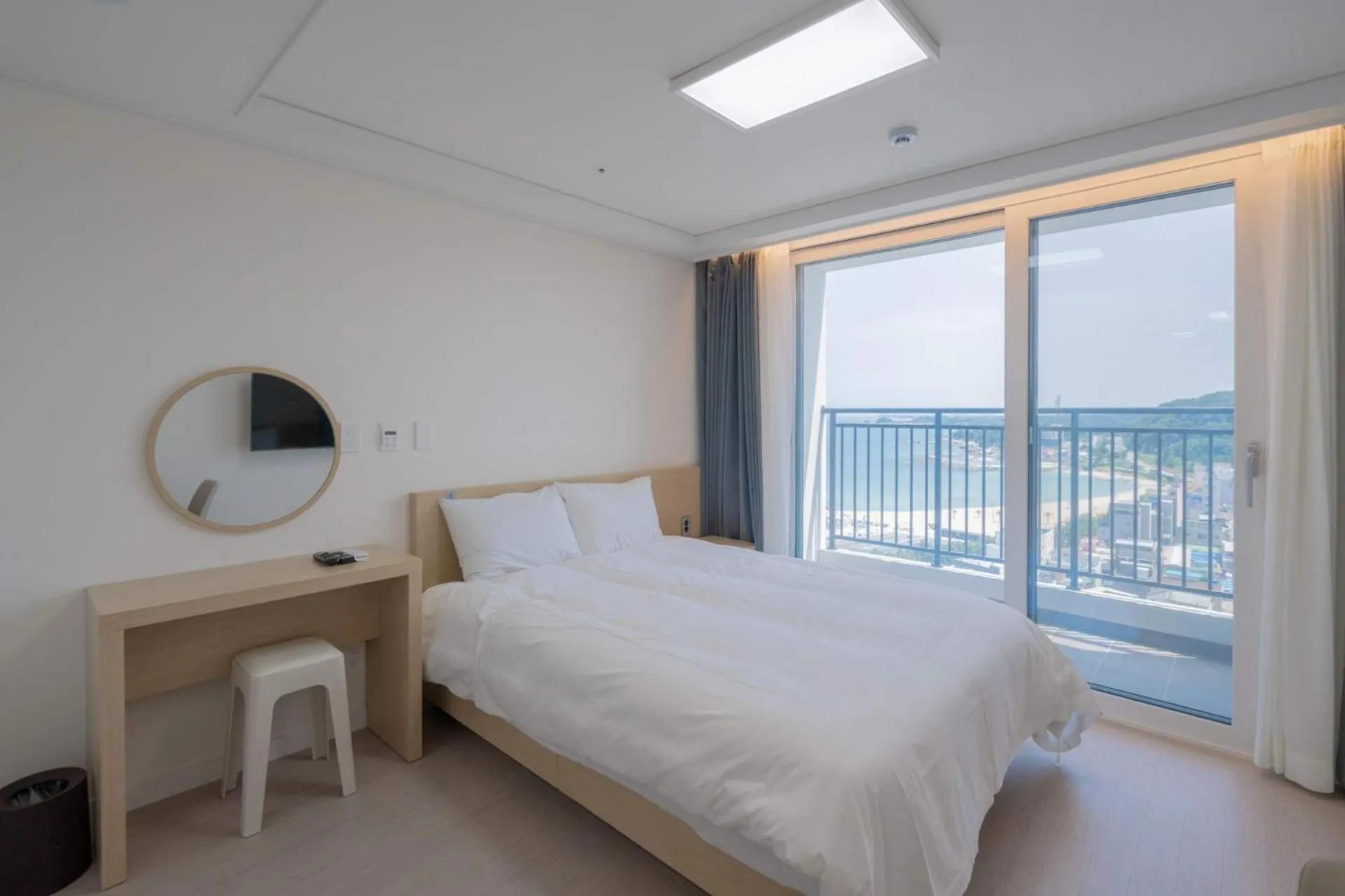 Bed in The Ocean by Owners hotel Yangyang