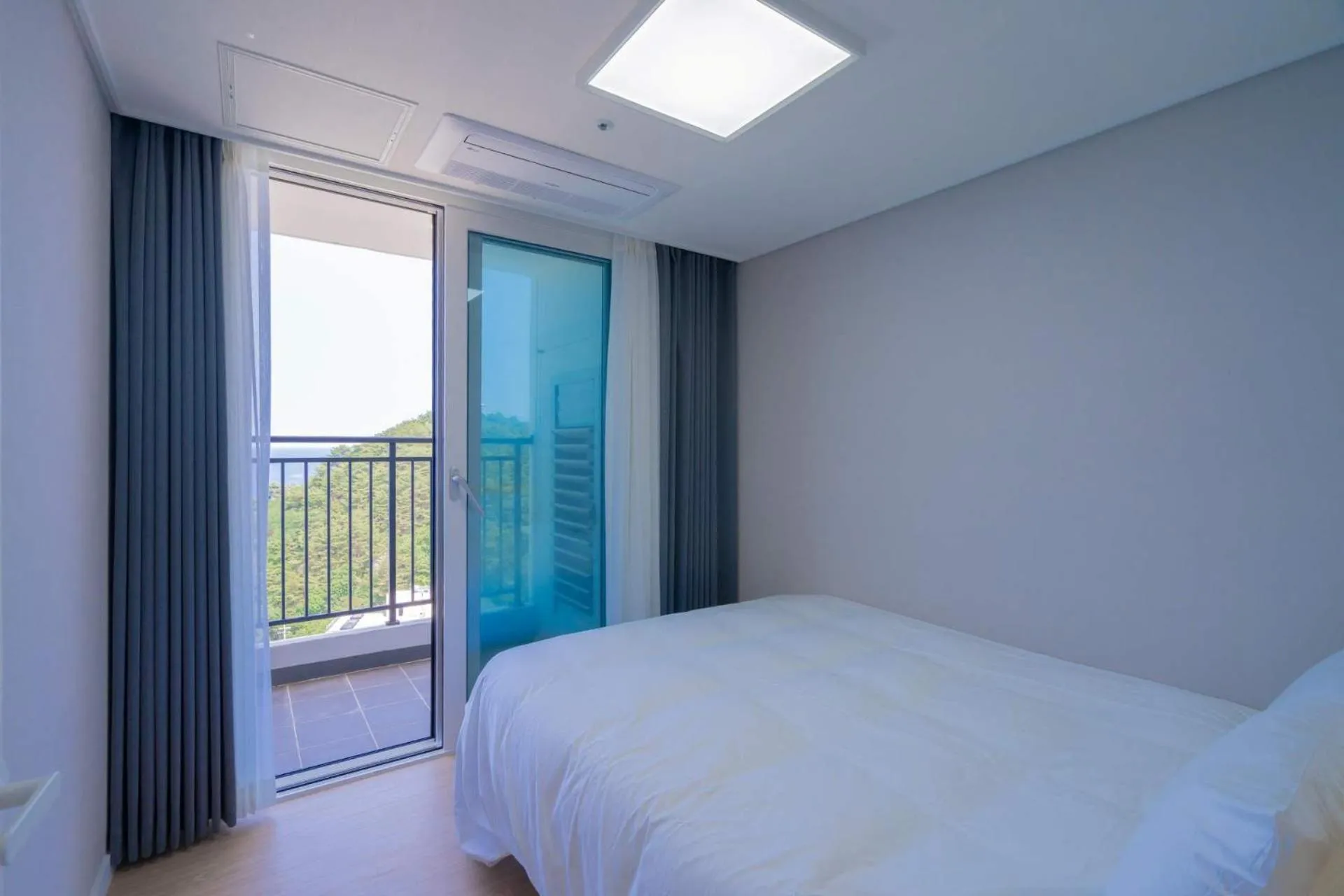 Bed in The Ocean by Owners hotel Yangyang