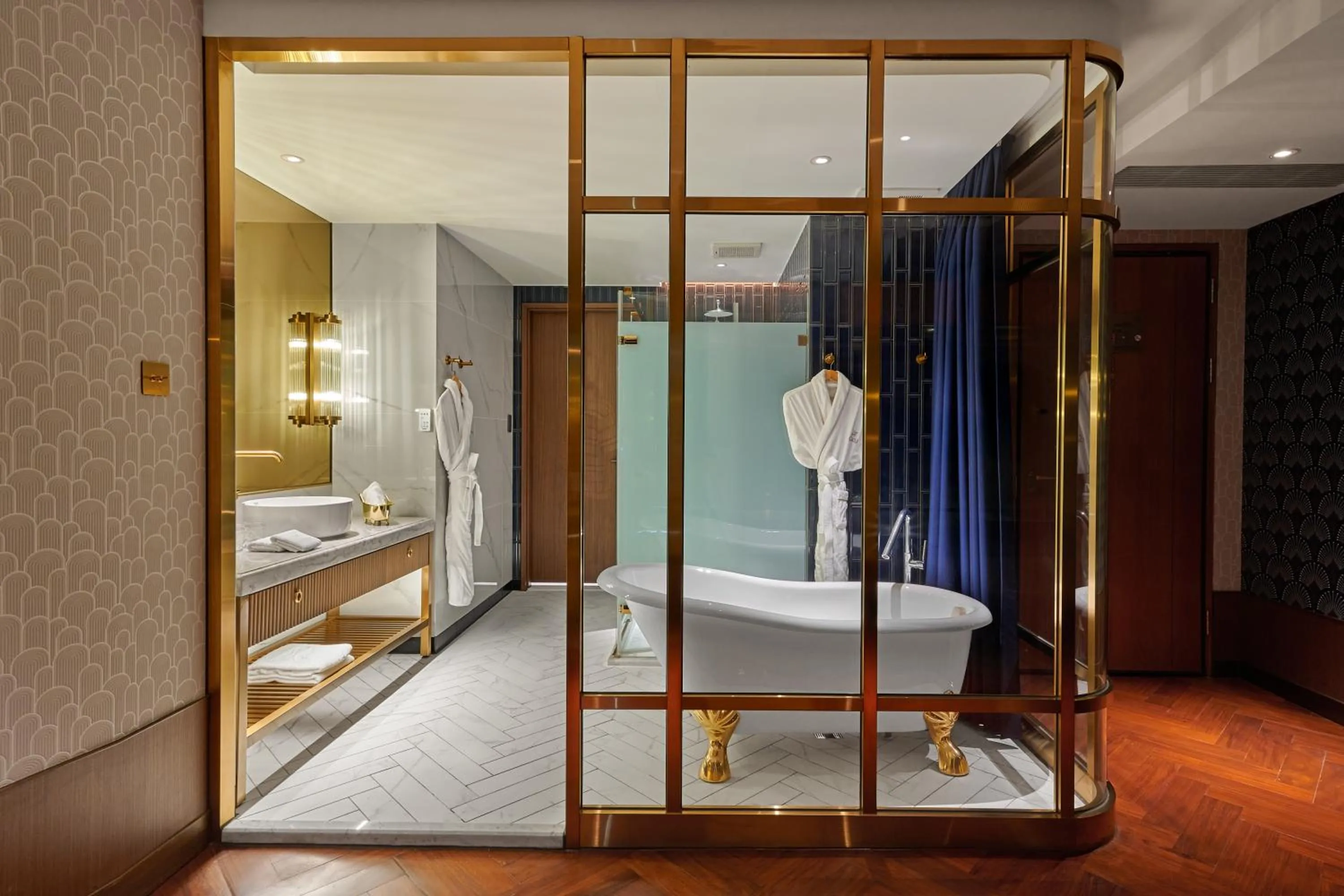 Bathroom, Bed in OKU Hotel