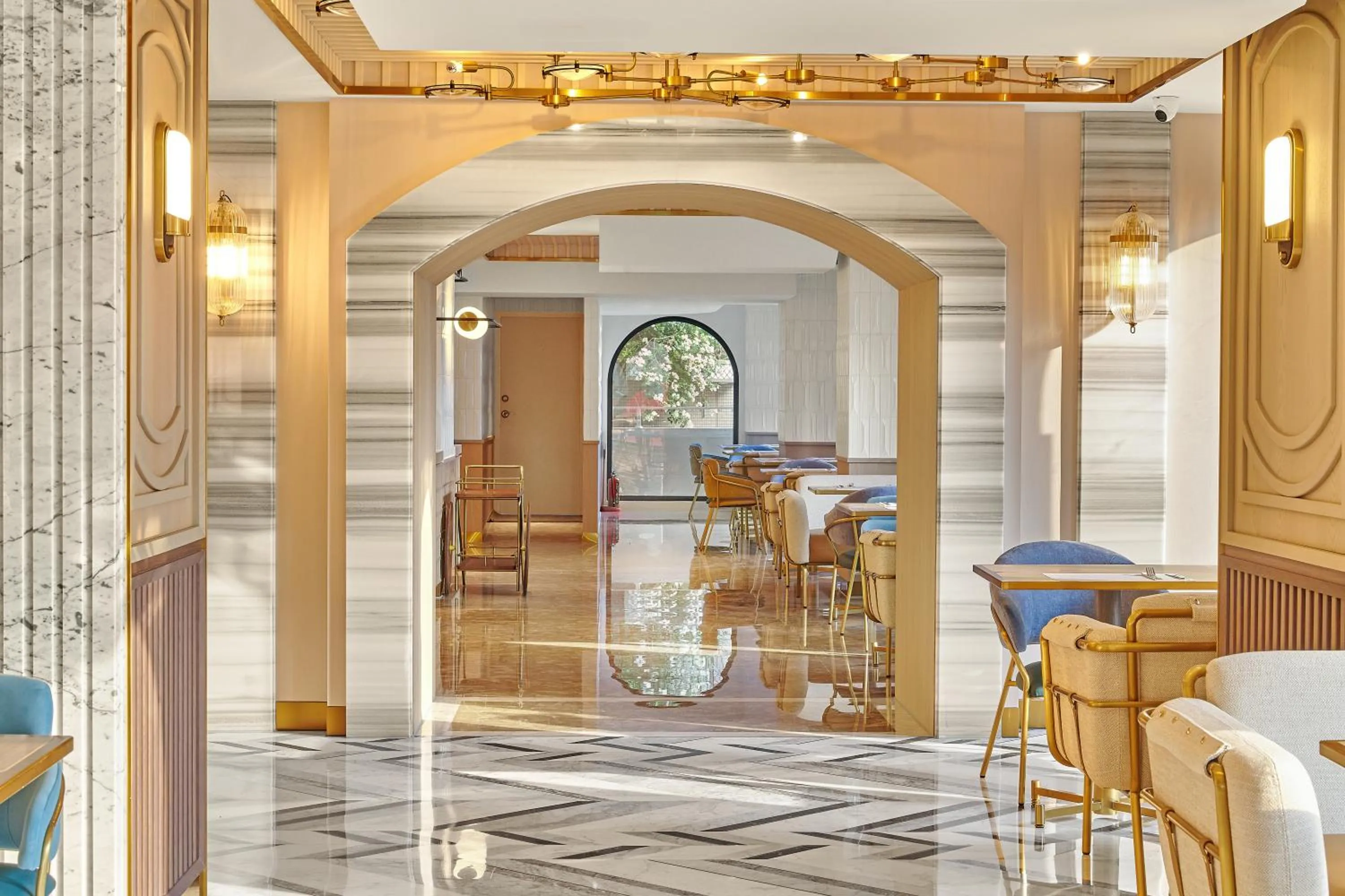 Restaurant/places to eat in OKU Hotel