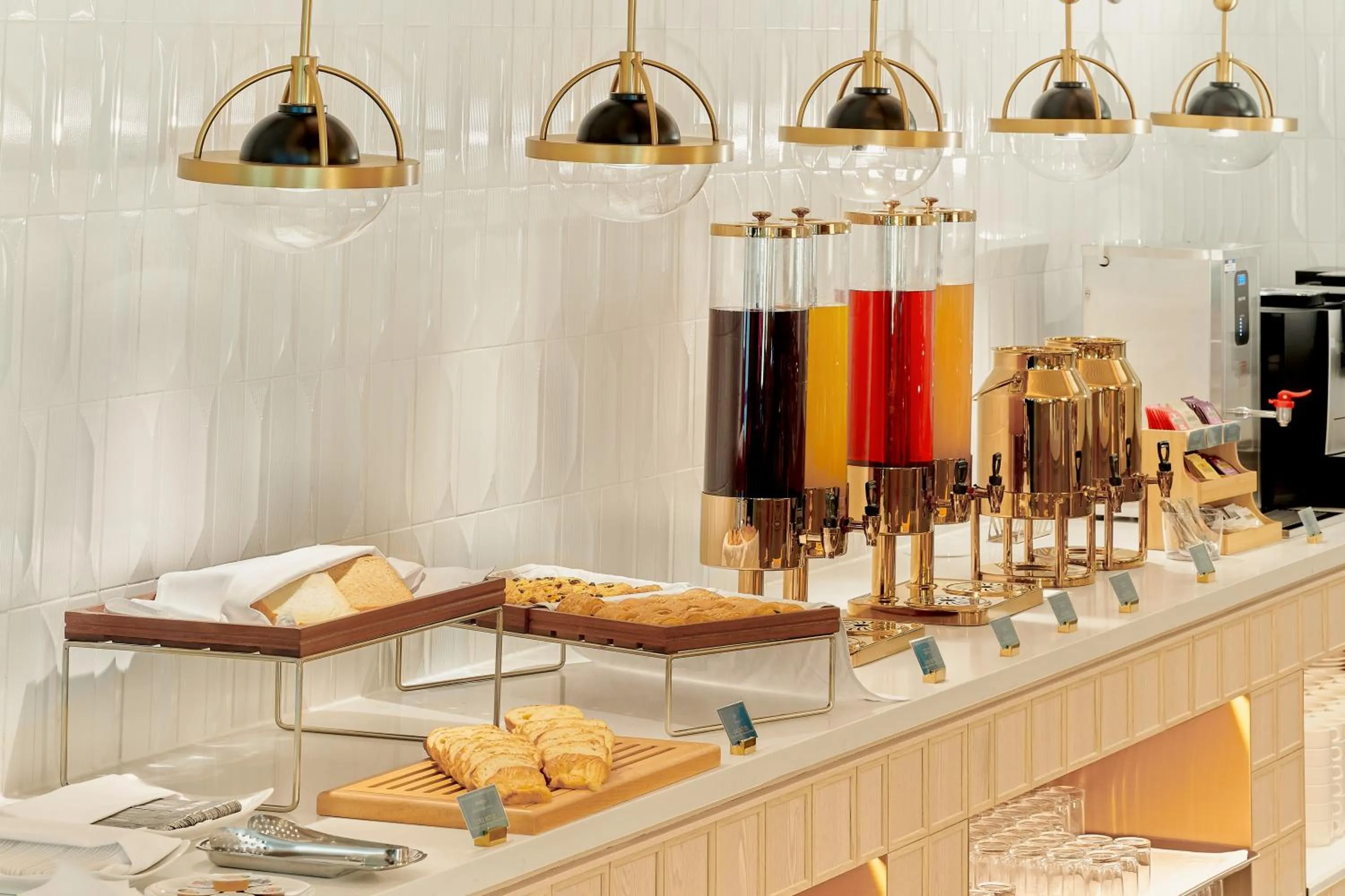 Restaurant/places to eat in OKU Hotel