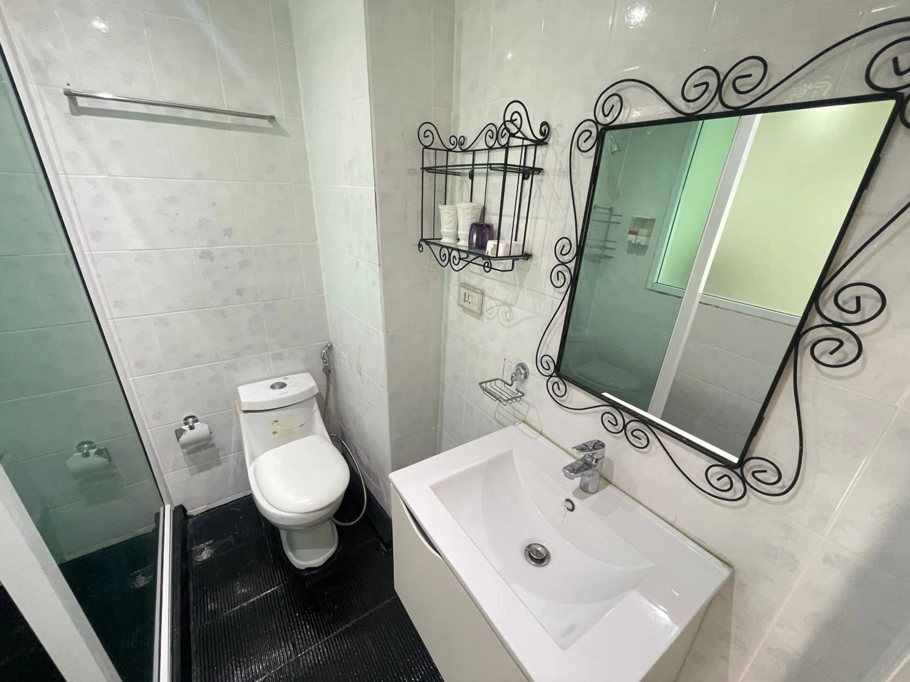 Bathroom in W-9 Hotel