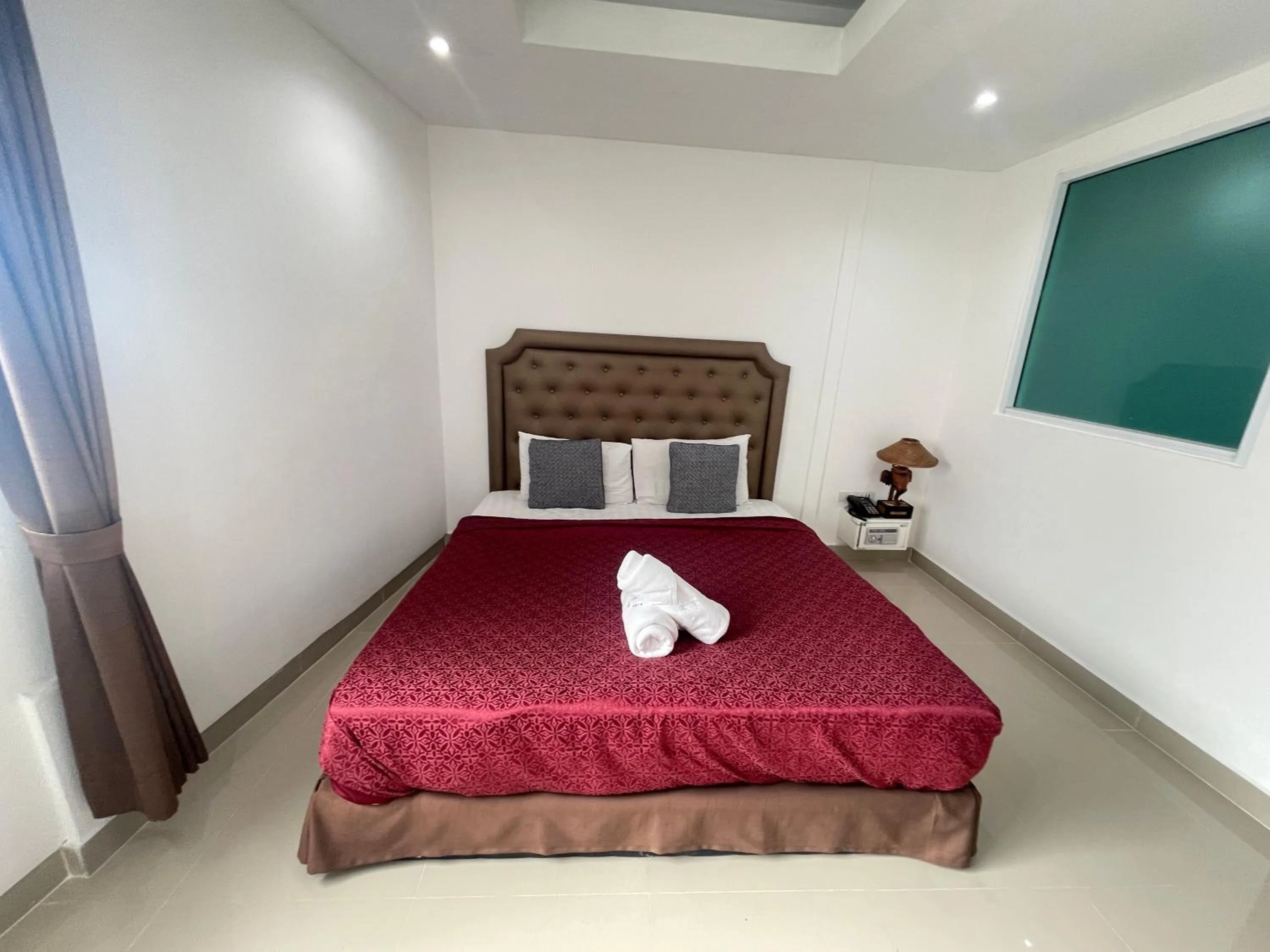 Bed in W-9 Hotel