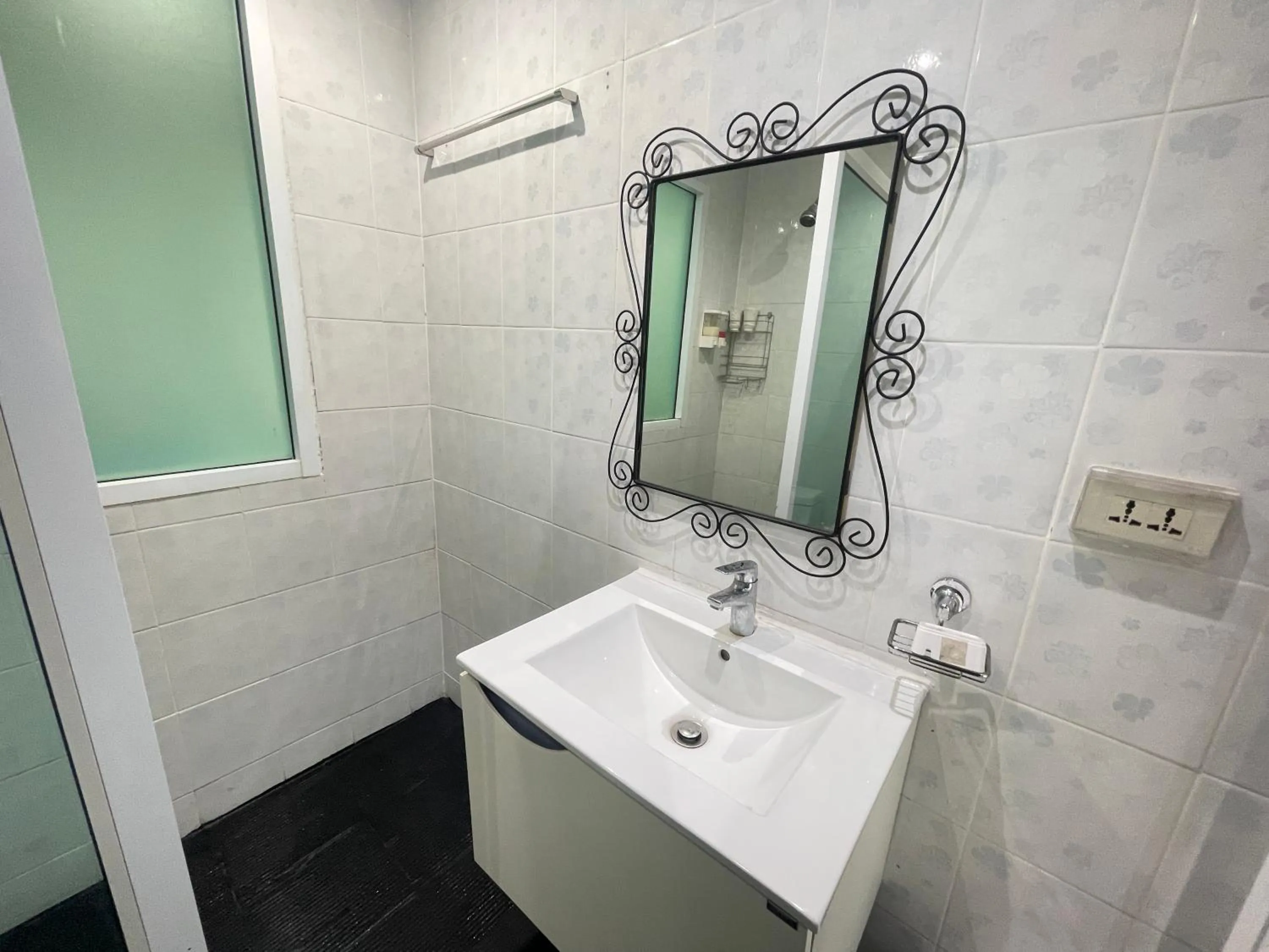 Bathroom in W-9 Hotel