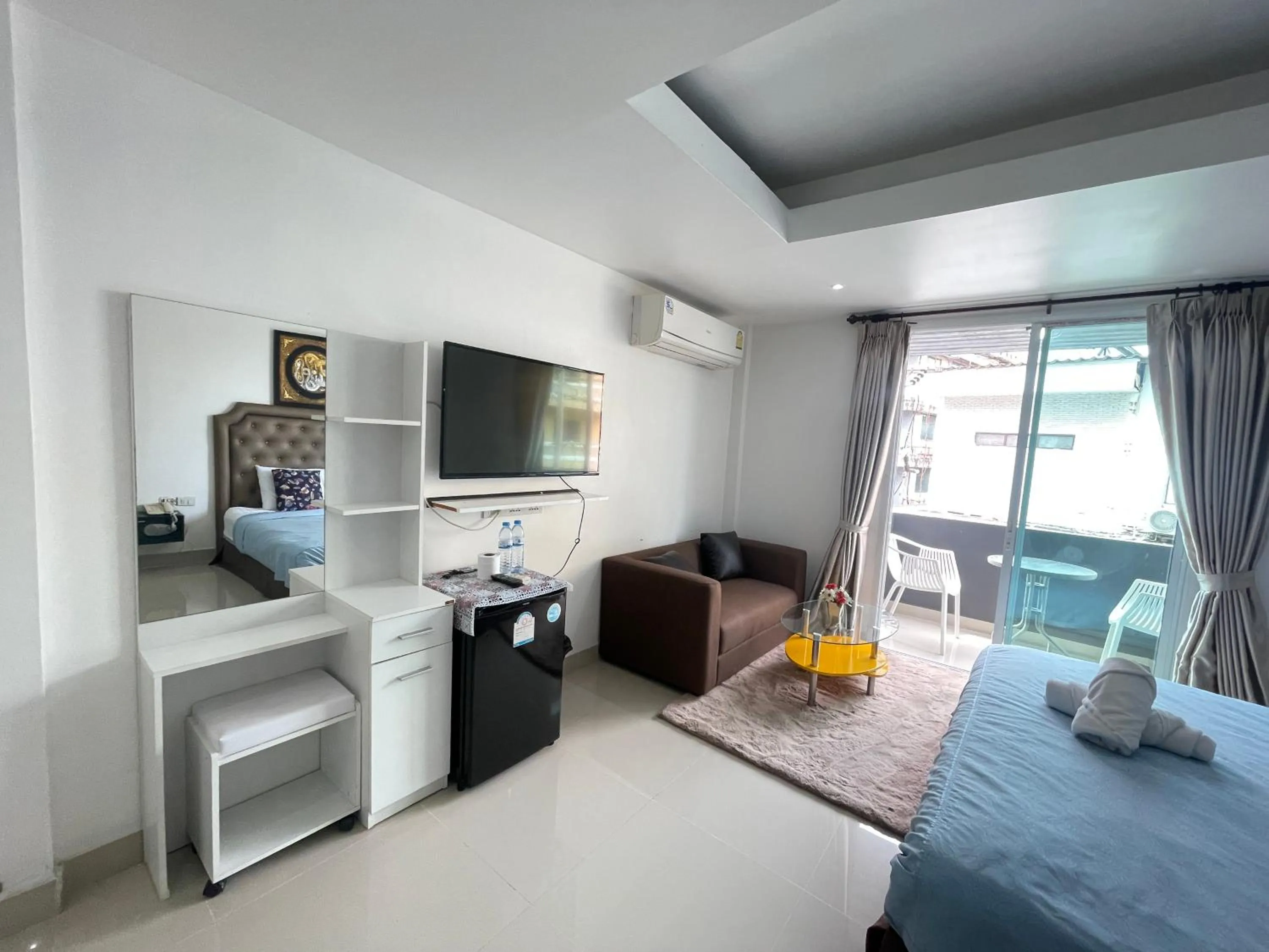 Photo of the whole room, Bed in W-9 Hotel