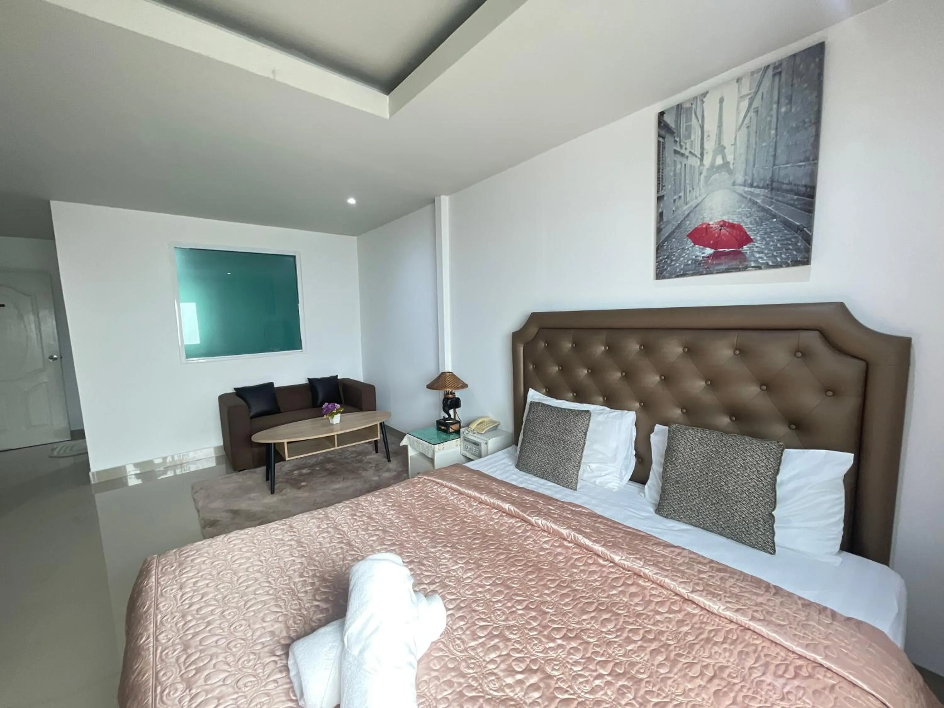 Photo of the whole room, Bed in W-9 Hotel