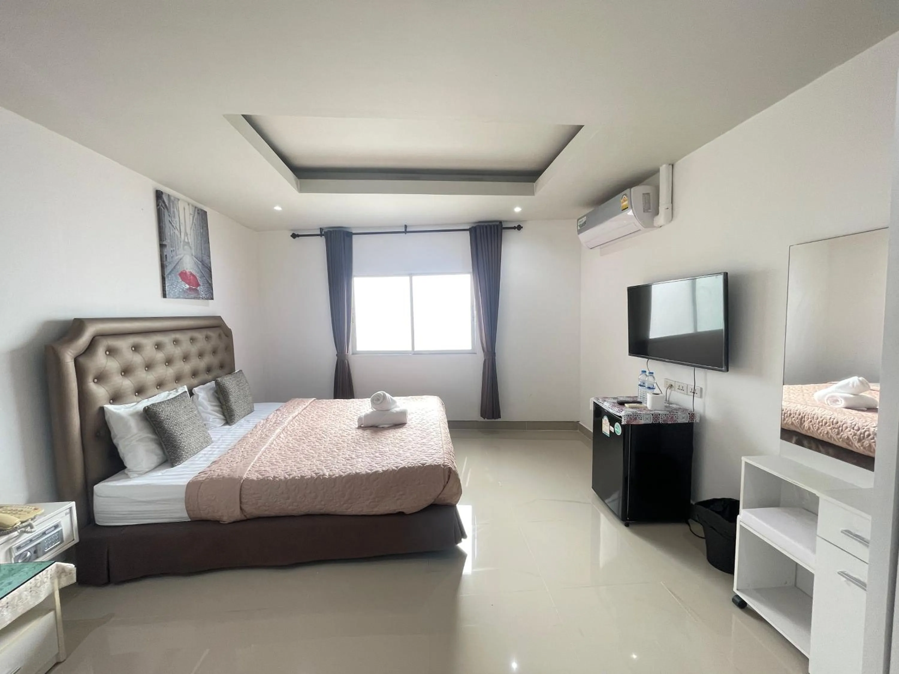 Photo of the whole room, Bed in W-9 Hotel