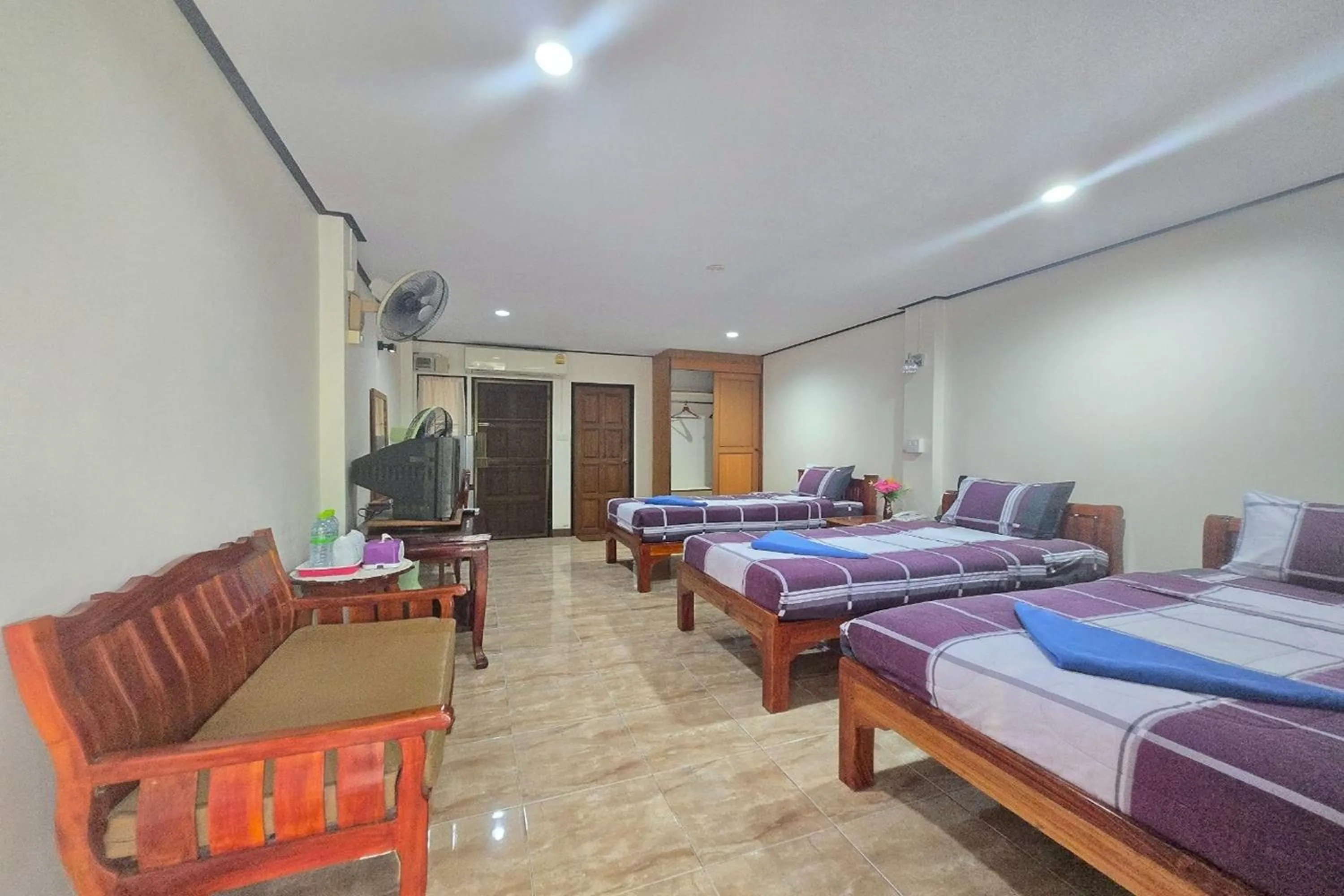 Bed in Phaiboon Hotel & Resort