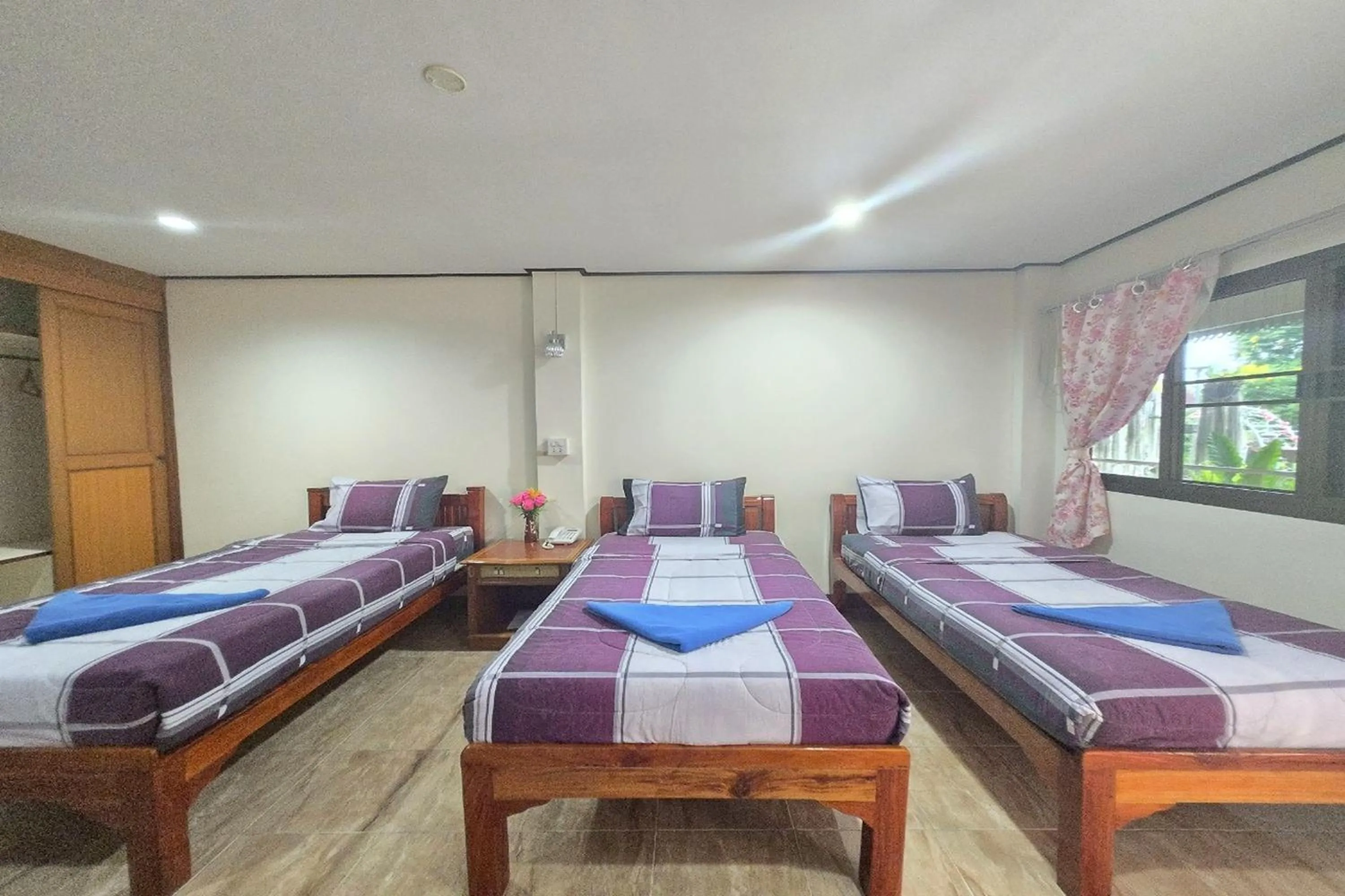 Bed in Phaiboon Hotel & Resort