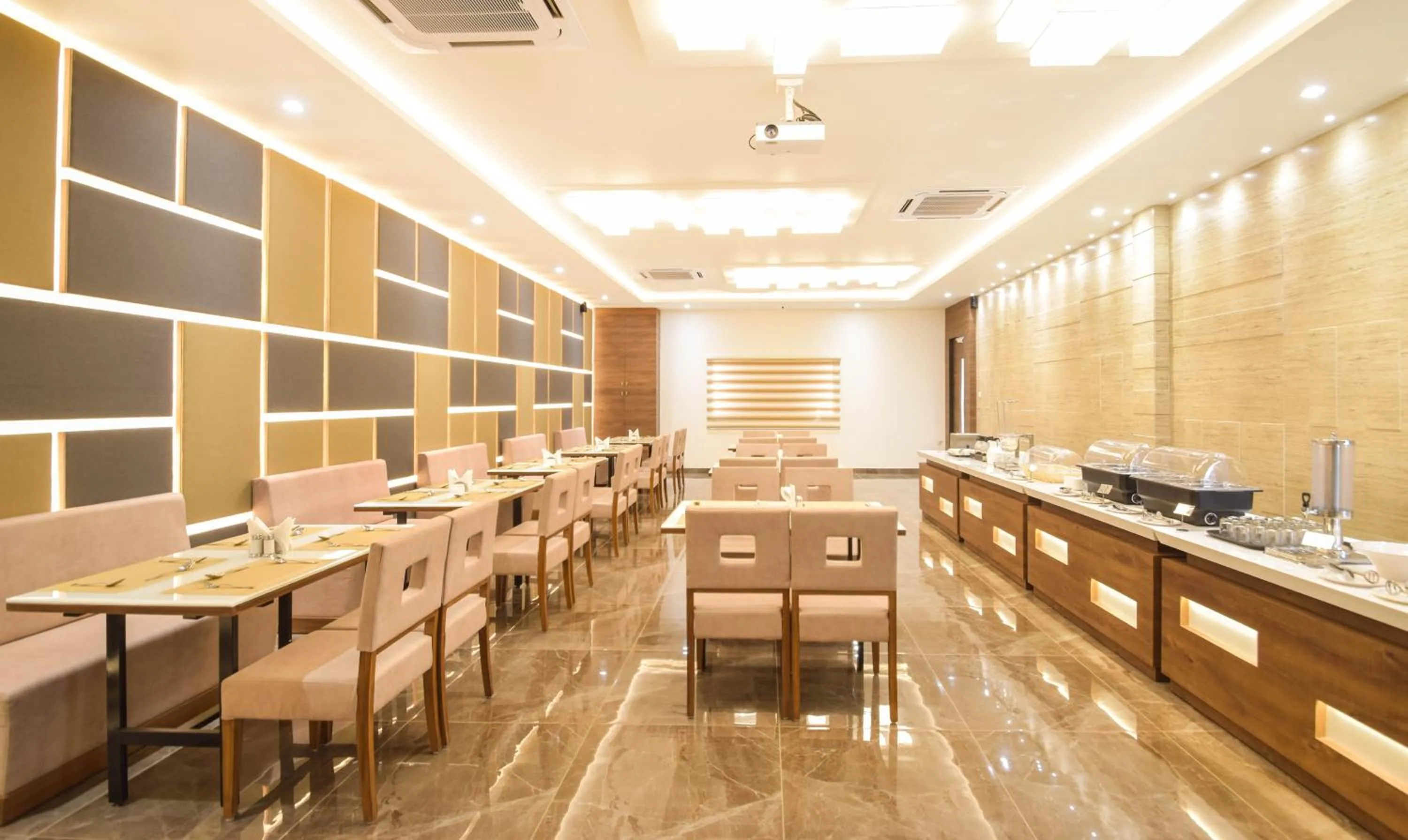 Restaurant/places to eat in Treebo Paradise