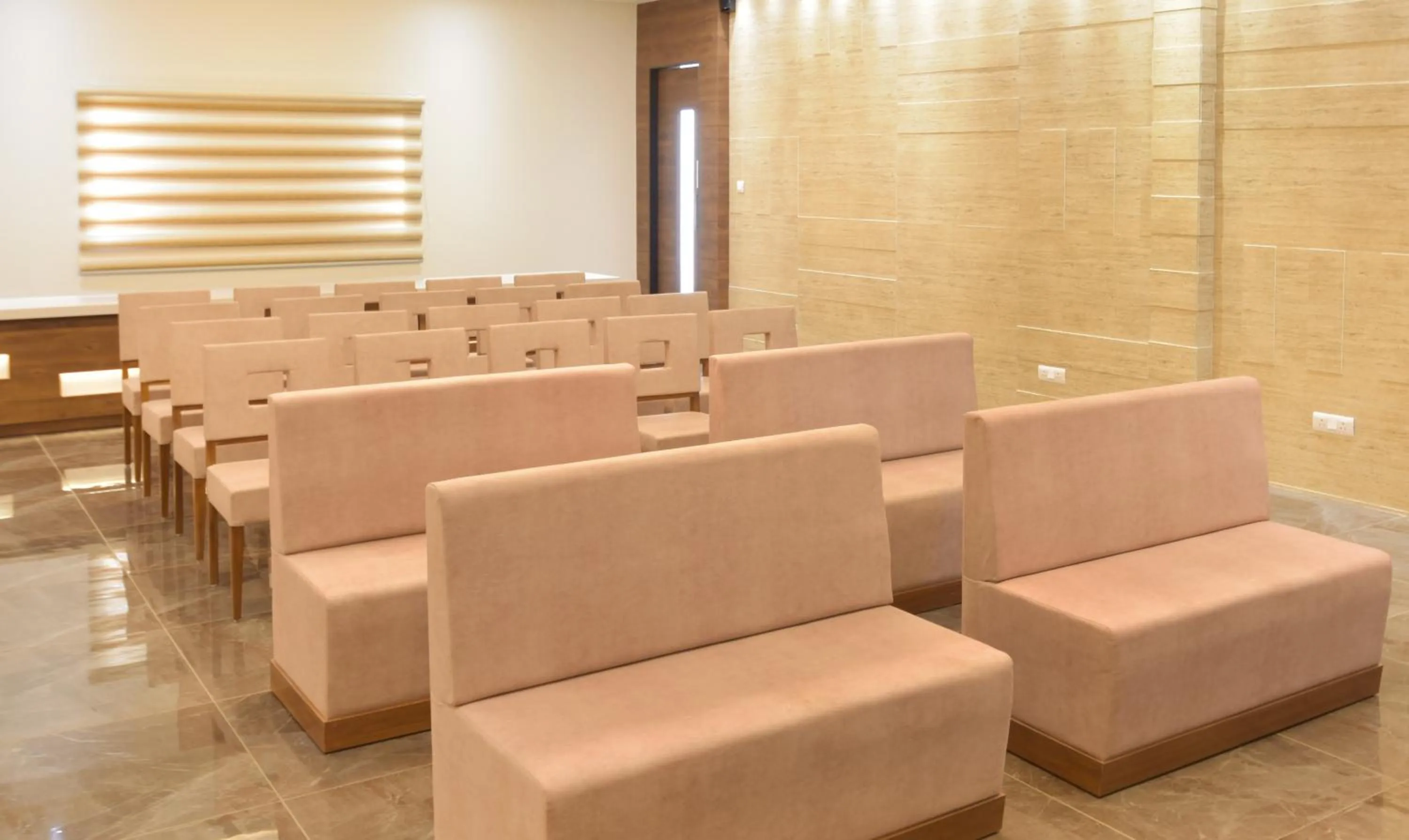 Restaurant/places to eat in Treebo Paradise