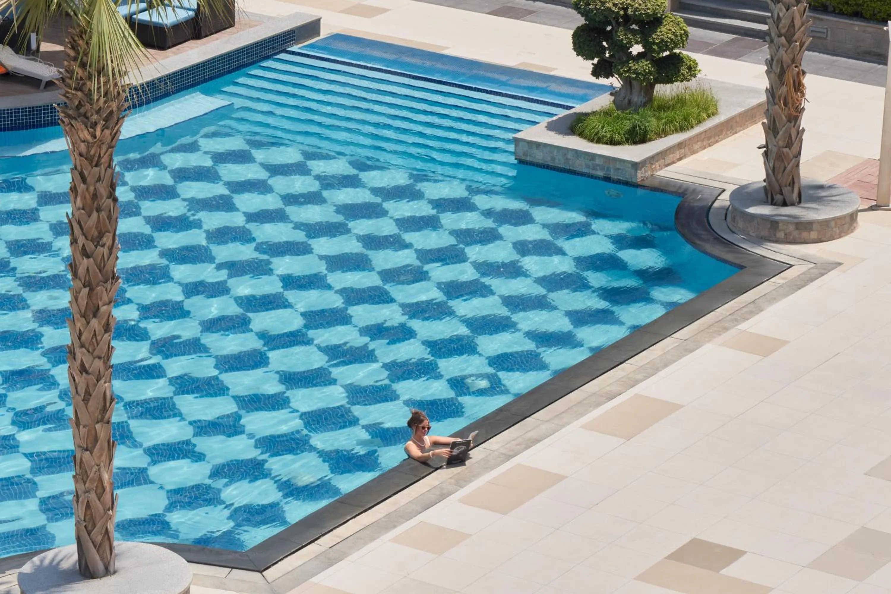 Swimming pool in Royal Maxim Palace Kempinski Cairo
