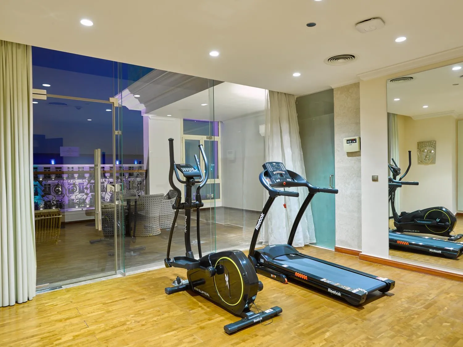 TV and multimedia in Royal Maxim Palace Kempinski Cairo