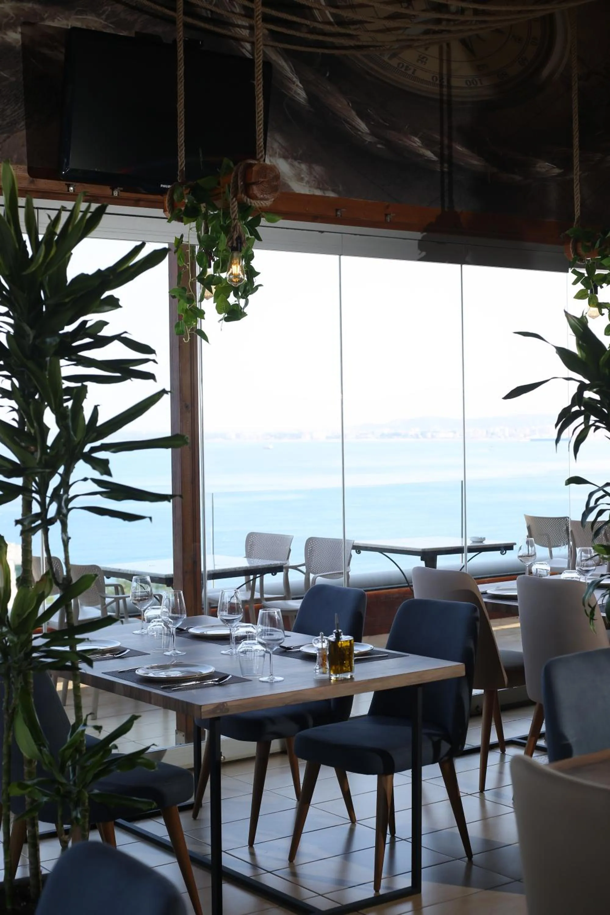 Restaurant/places to eat in Aliko Hotel