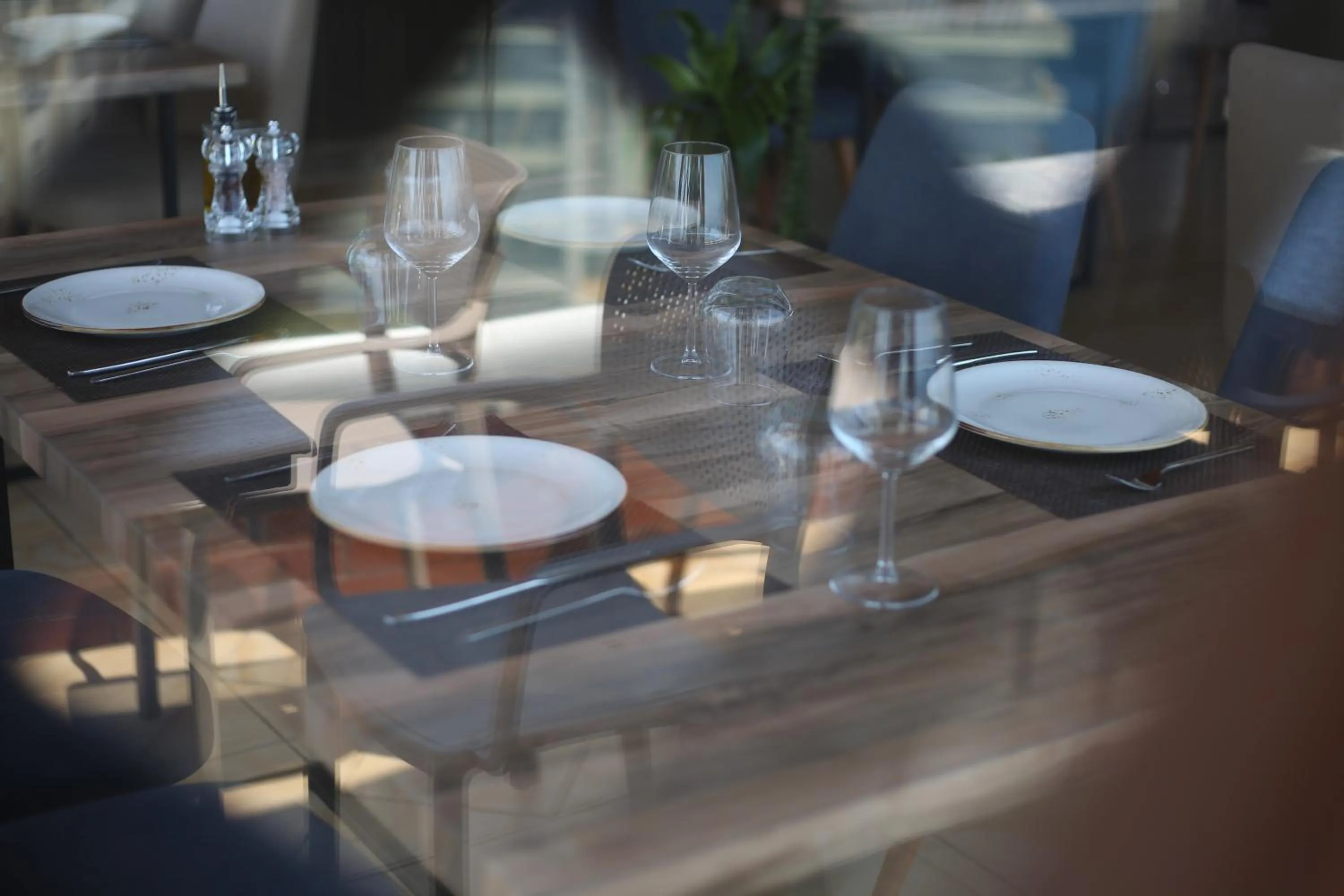 Restaurant/places to eat in Aliko Hotel