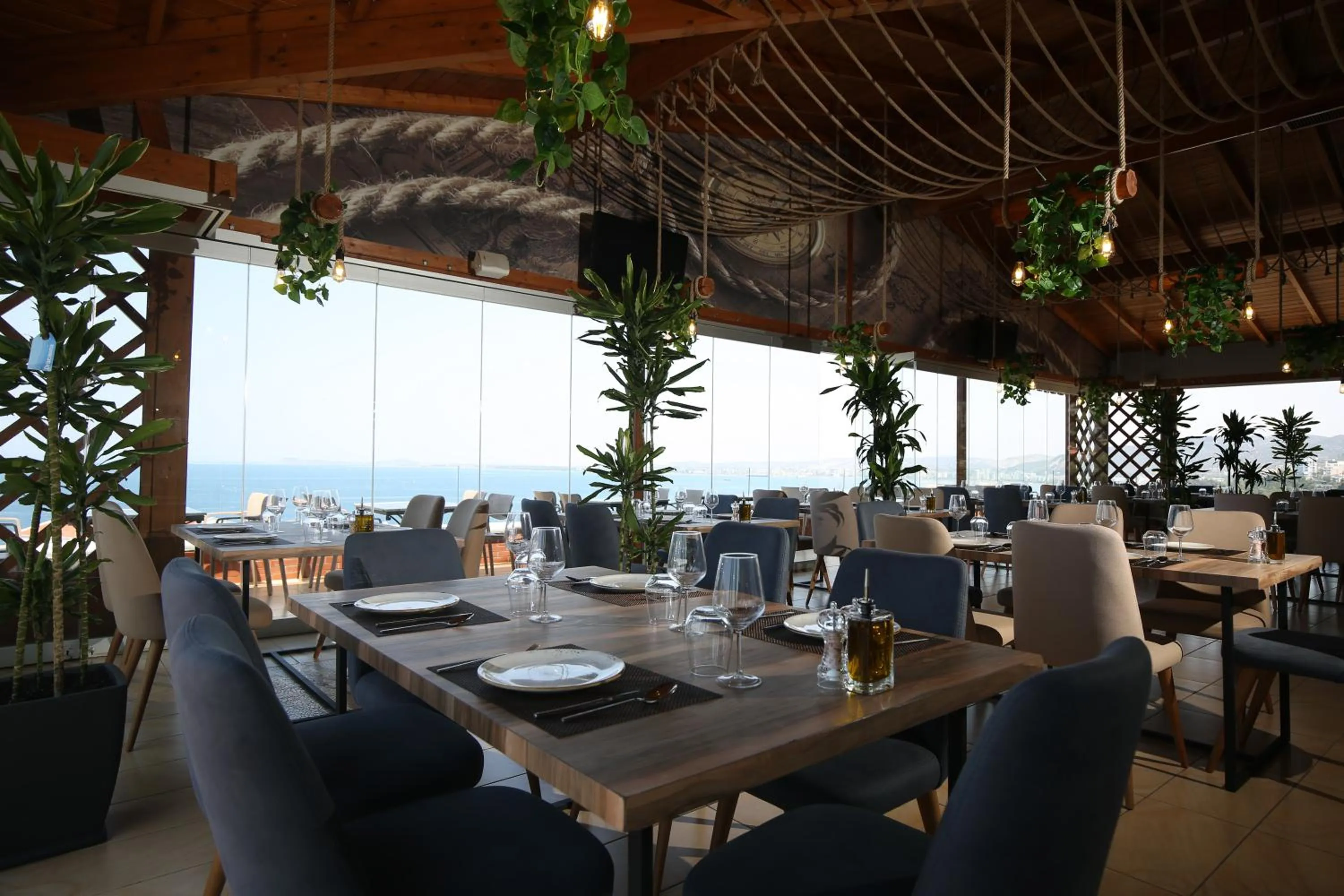 Restaurant/places to eat in Aliko Hotel