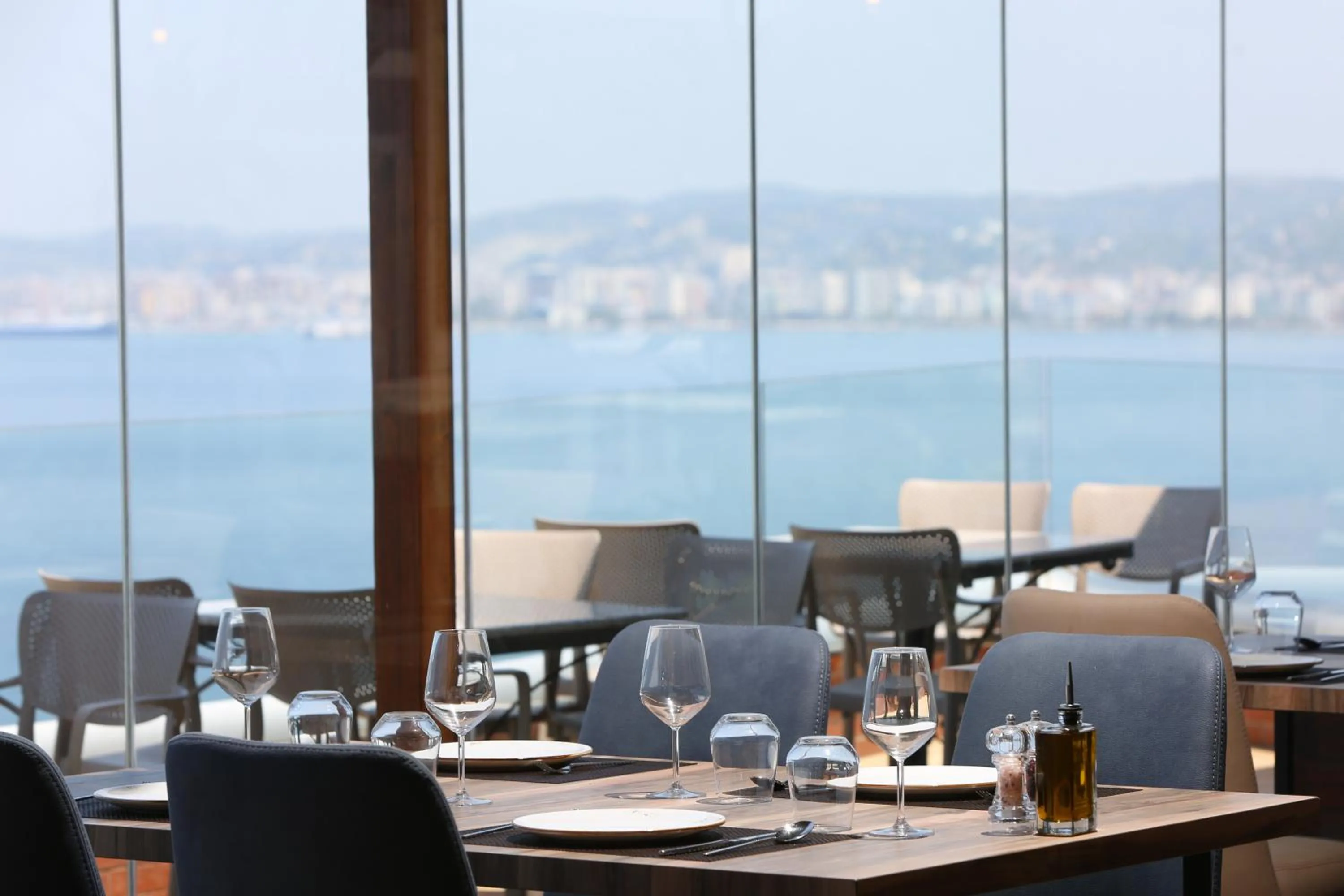 Restaurant/places to eat in Aliko Hotel