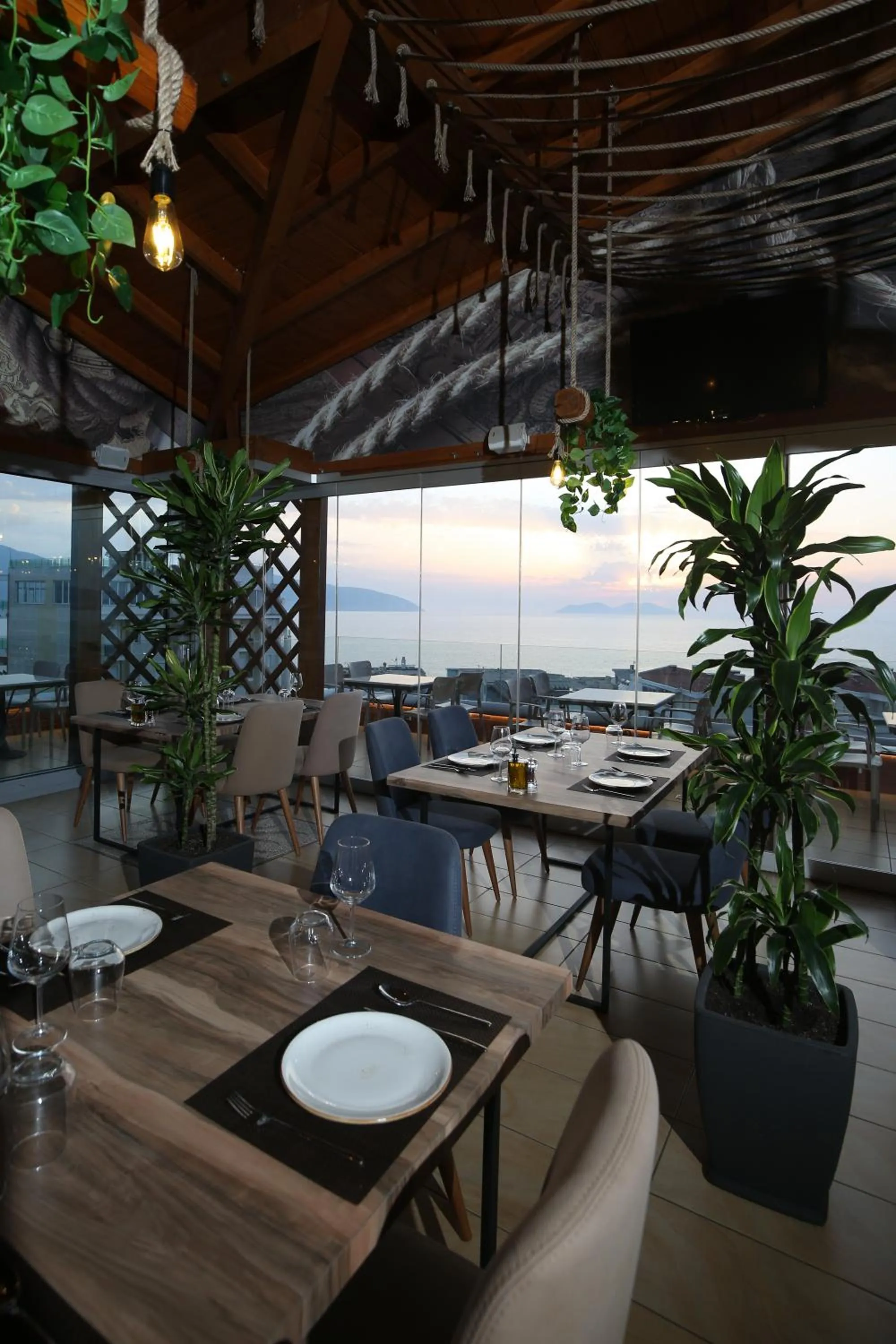 Restaurant/places to eat in Aliko Hotel