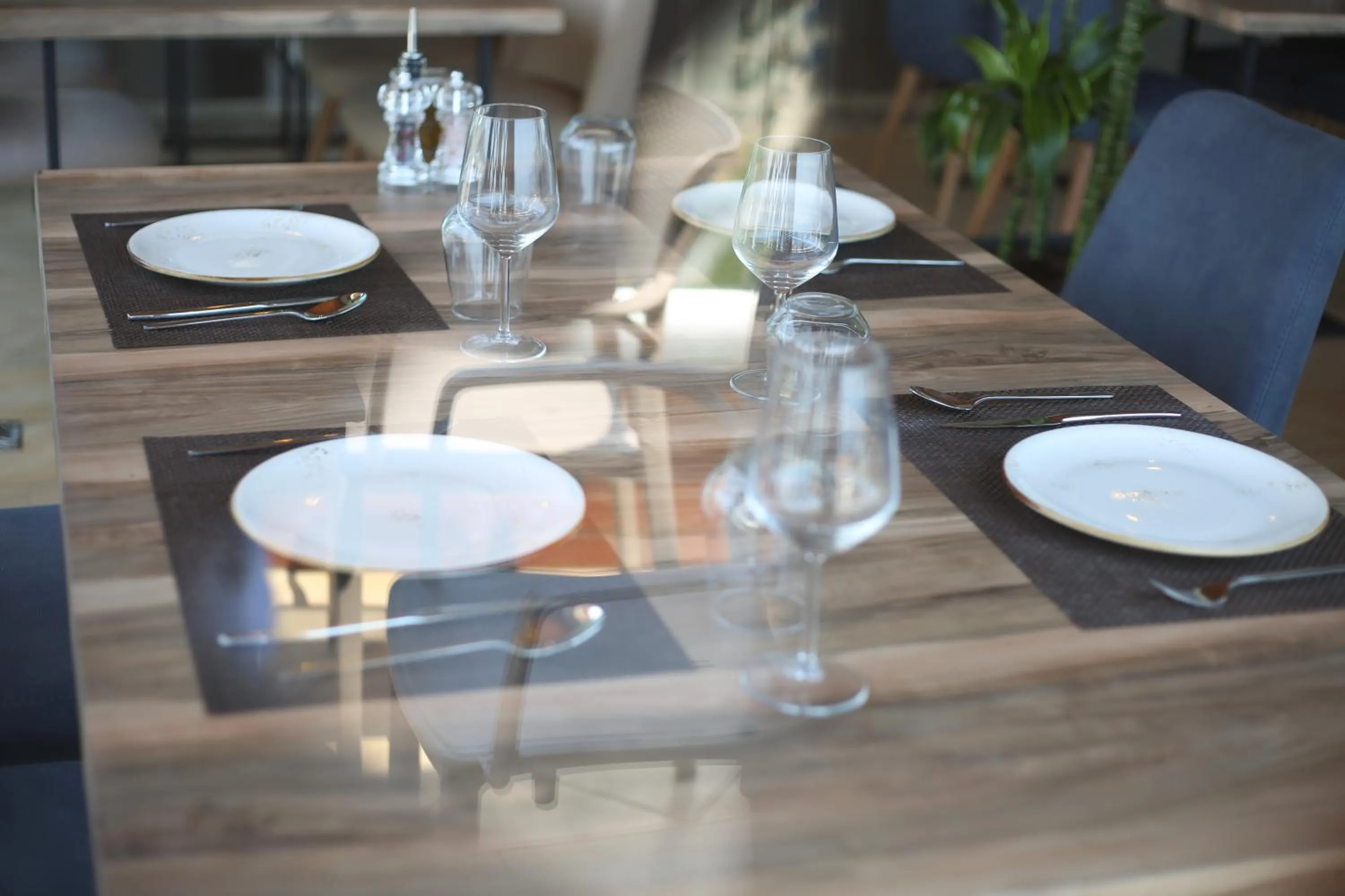 Restaurant/places to eat in Aliko Hotel