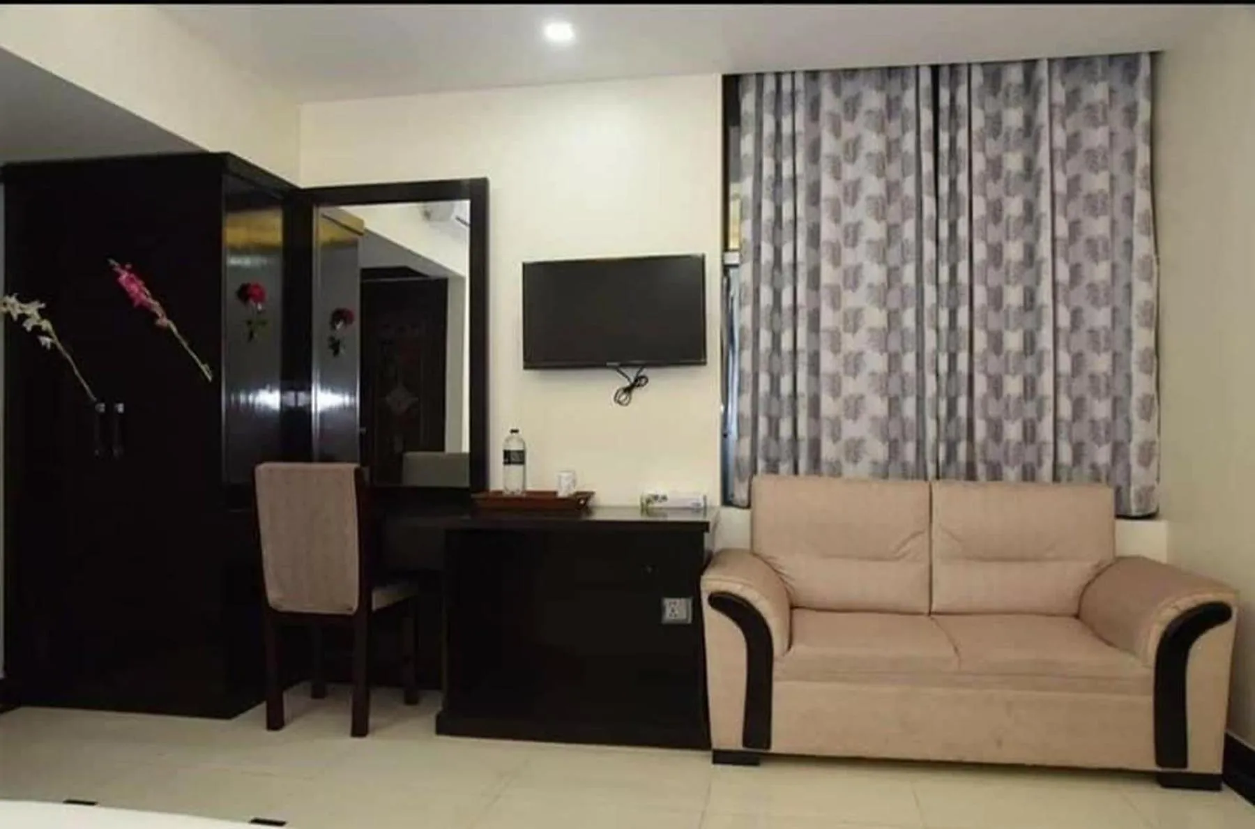 Hotel Elaf International