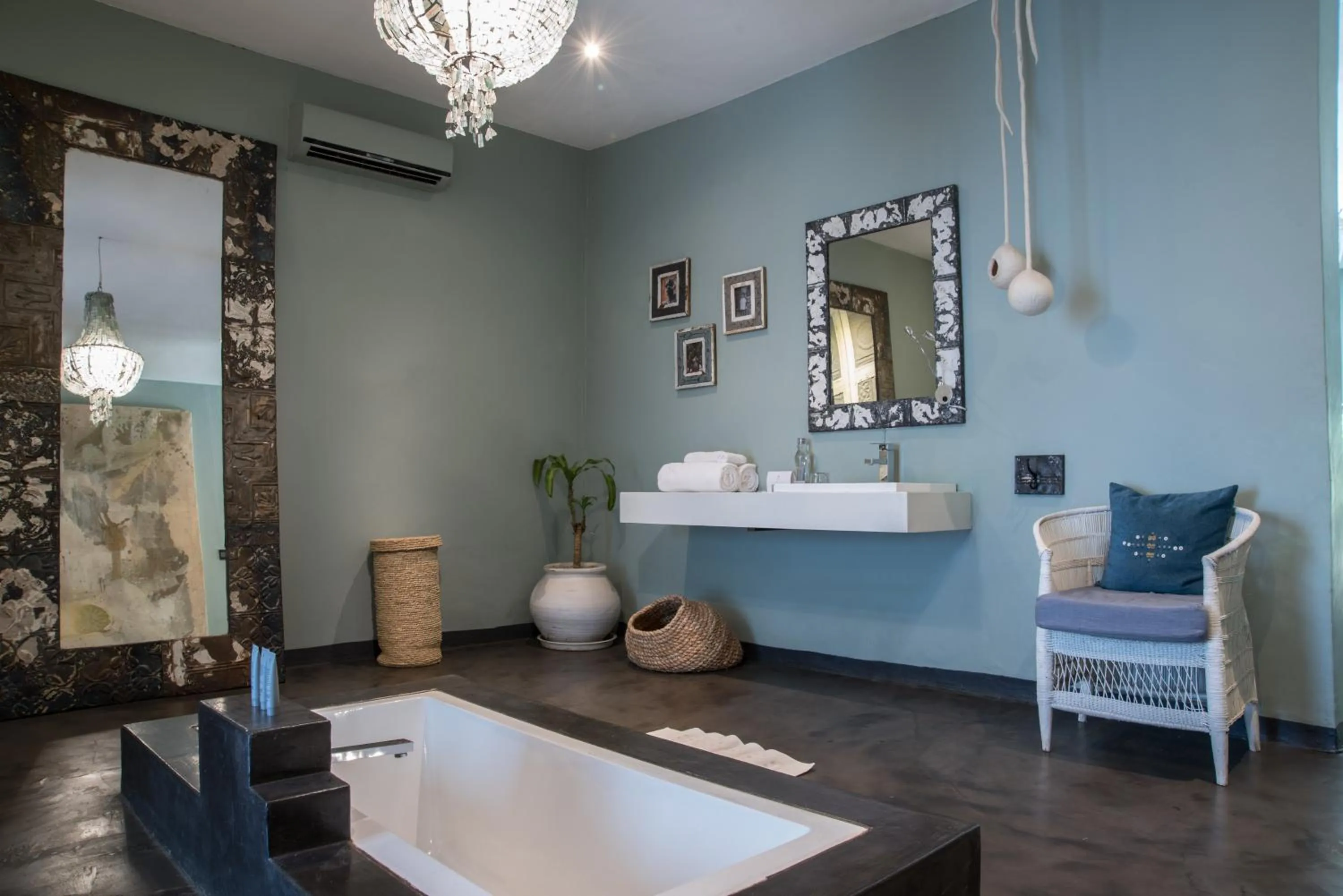 Bathroom in Latitude 13 Degrees