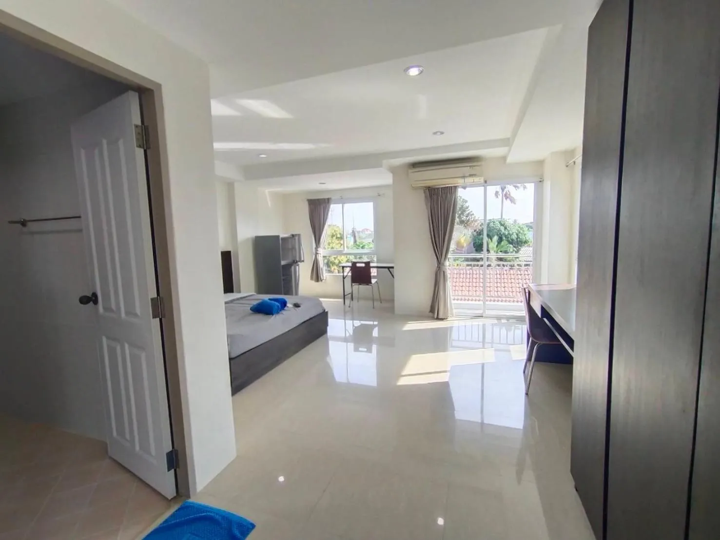 Photo of the whole room in The Precious