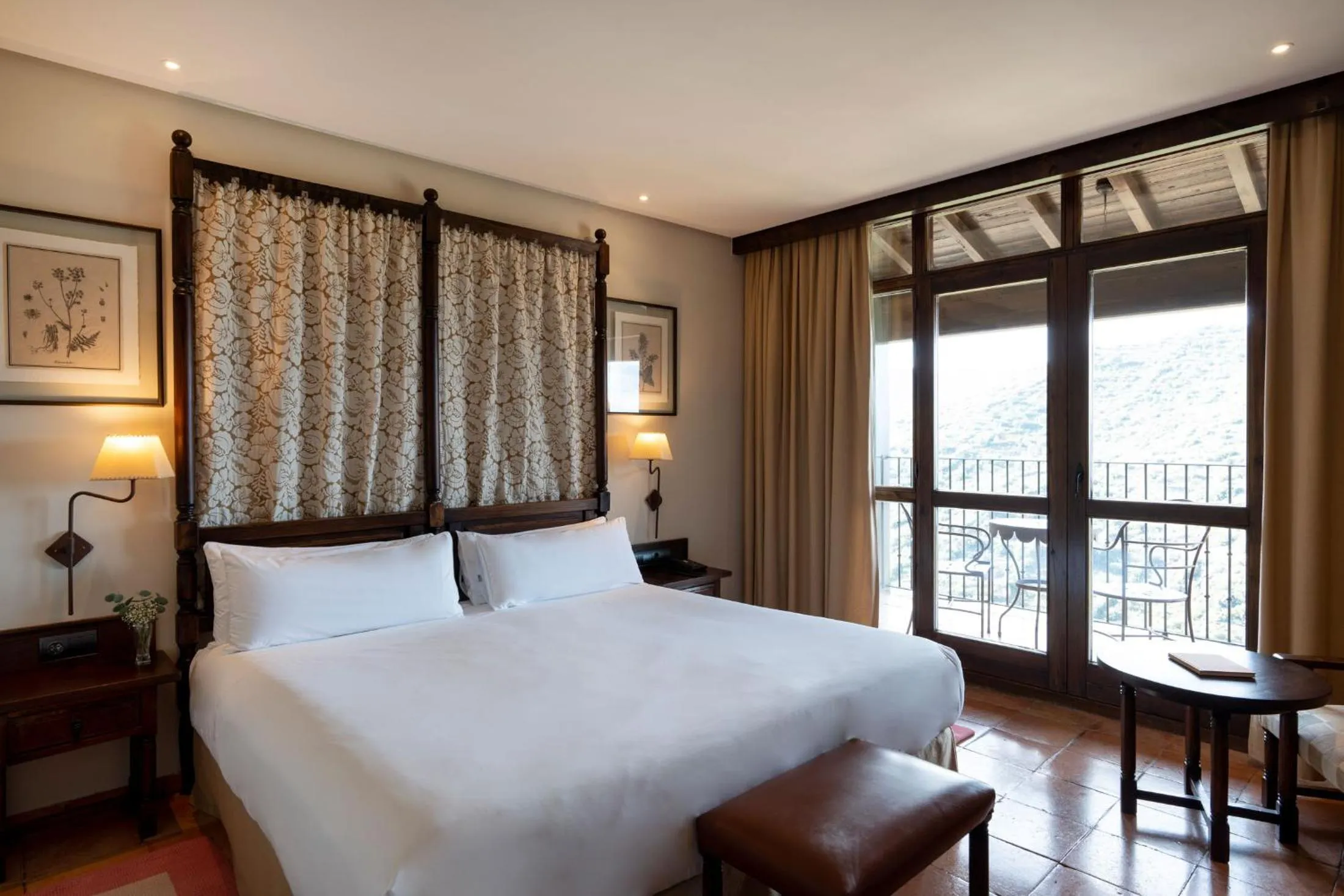 Bed in Parador de Sos del Rey Católico