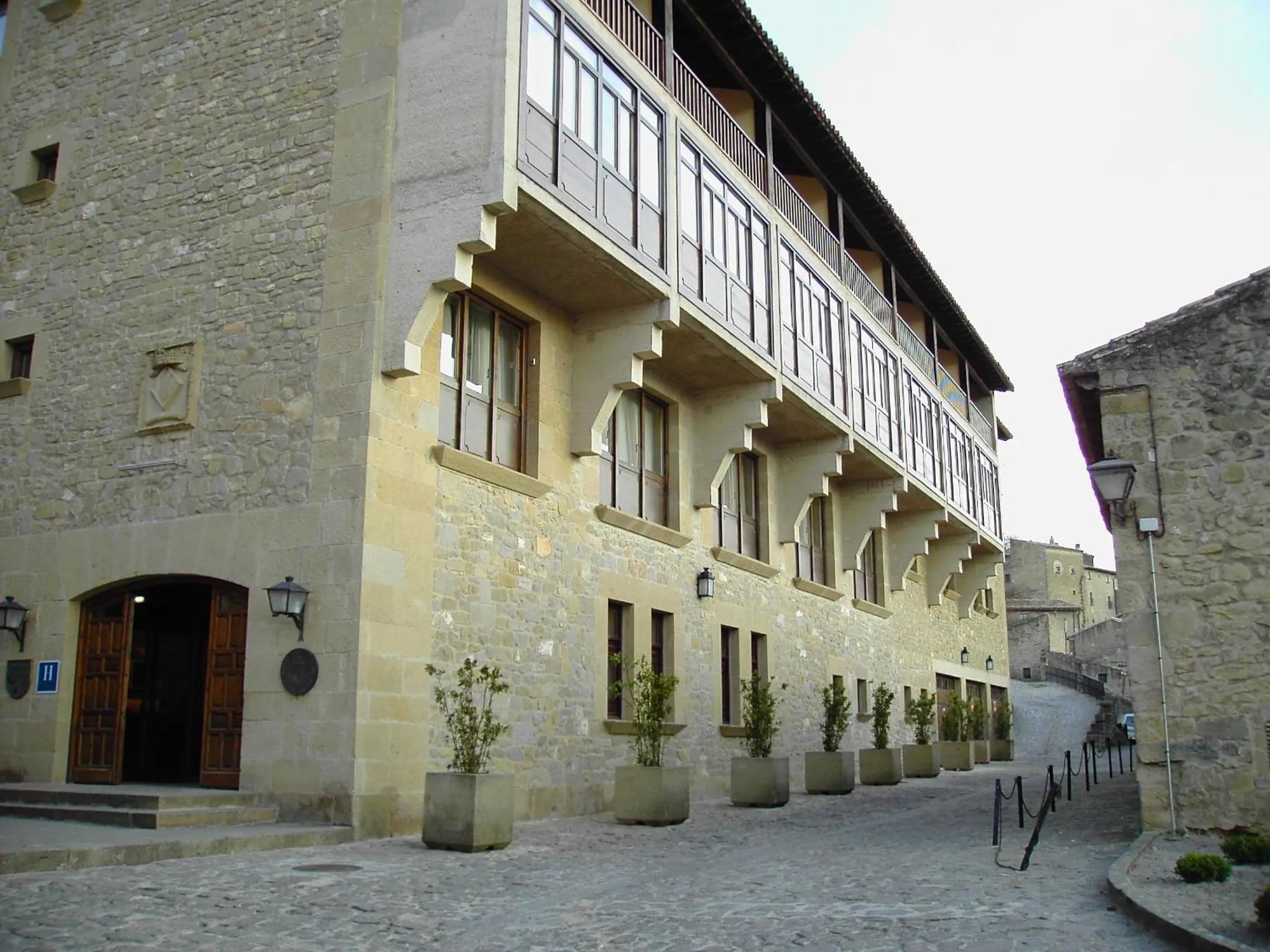 Facade/entrance in Parador de Sos del Rey Católico