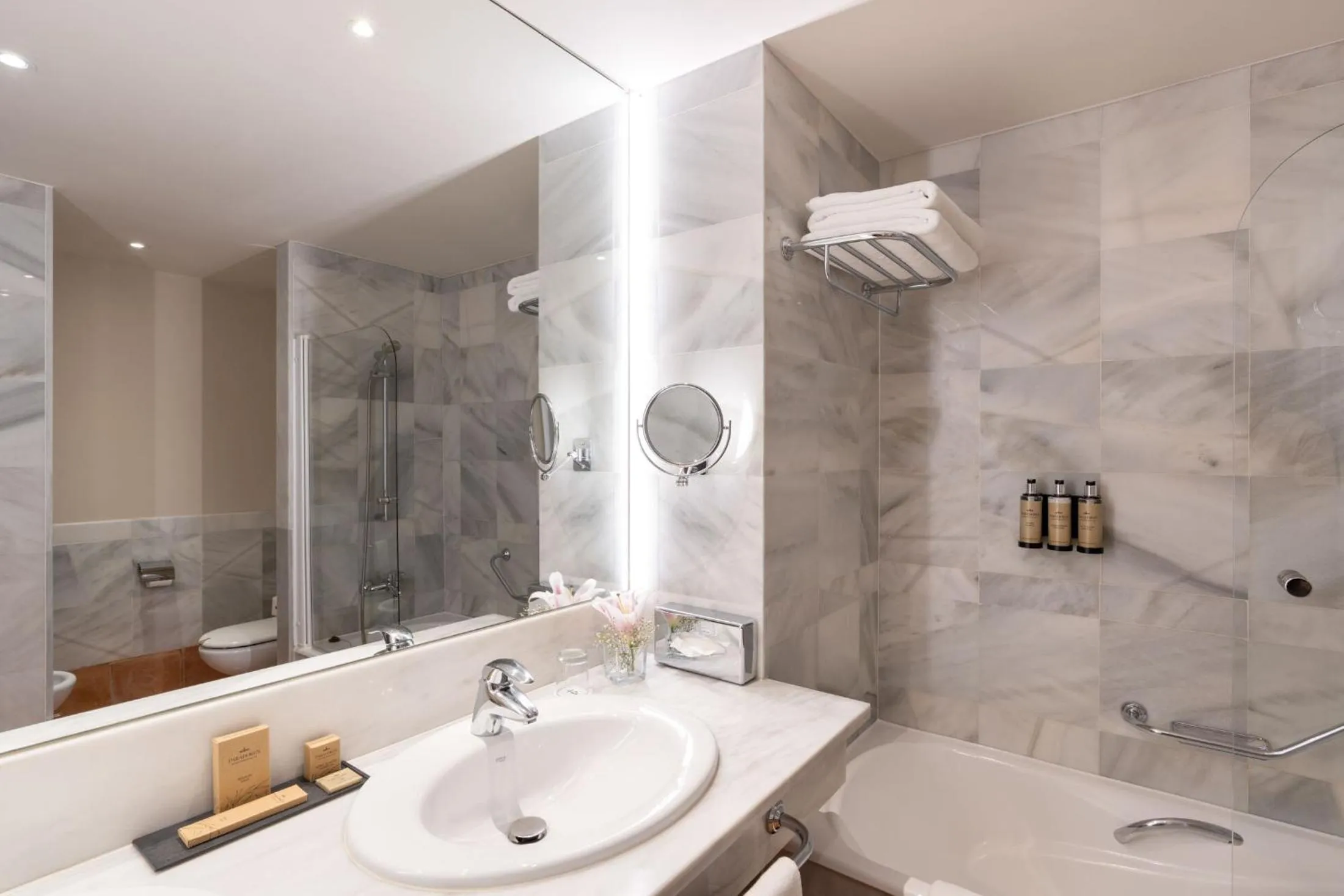 Bathroom in Parador de Sos del Rey Católico