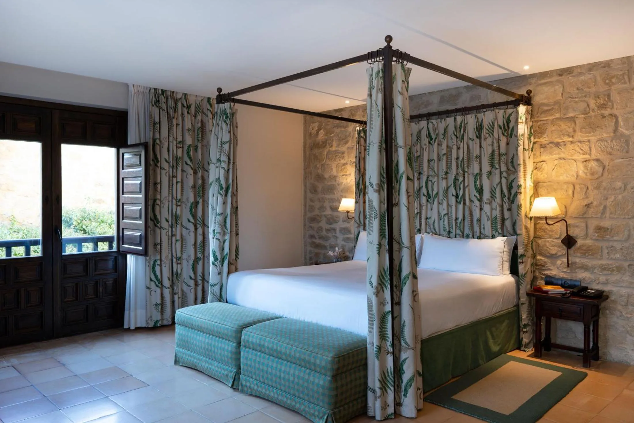 Bed in Parador de Sos del Rey Católico