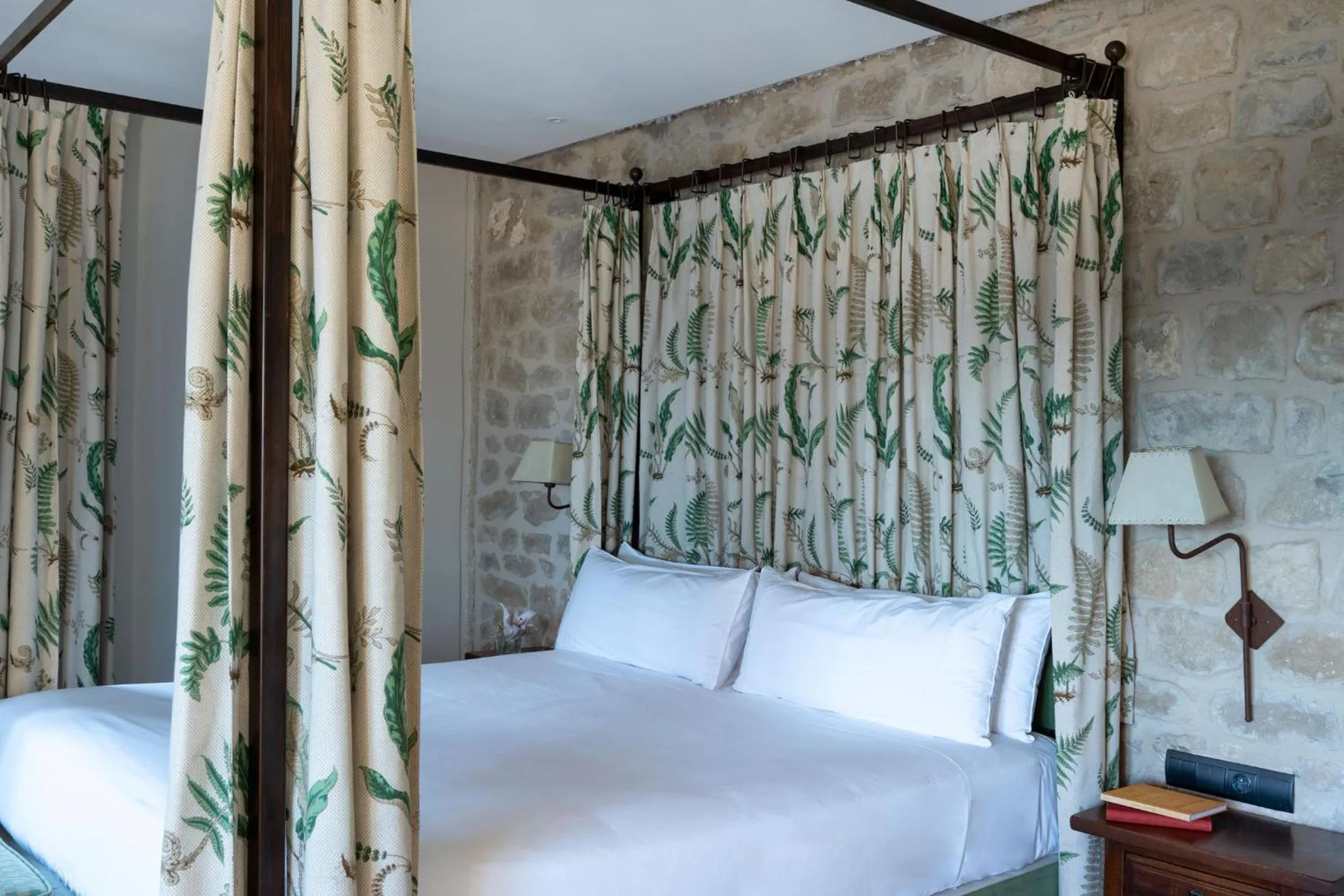 Bed in Parador de Sos del Rey Católico