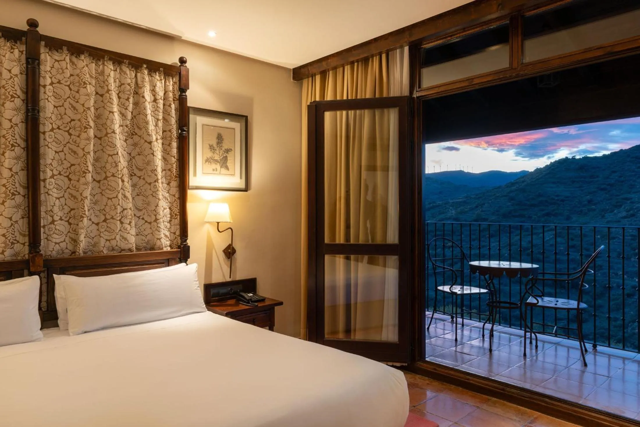 View (from property/room), Bed in Parador de Sos del Rey Católico