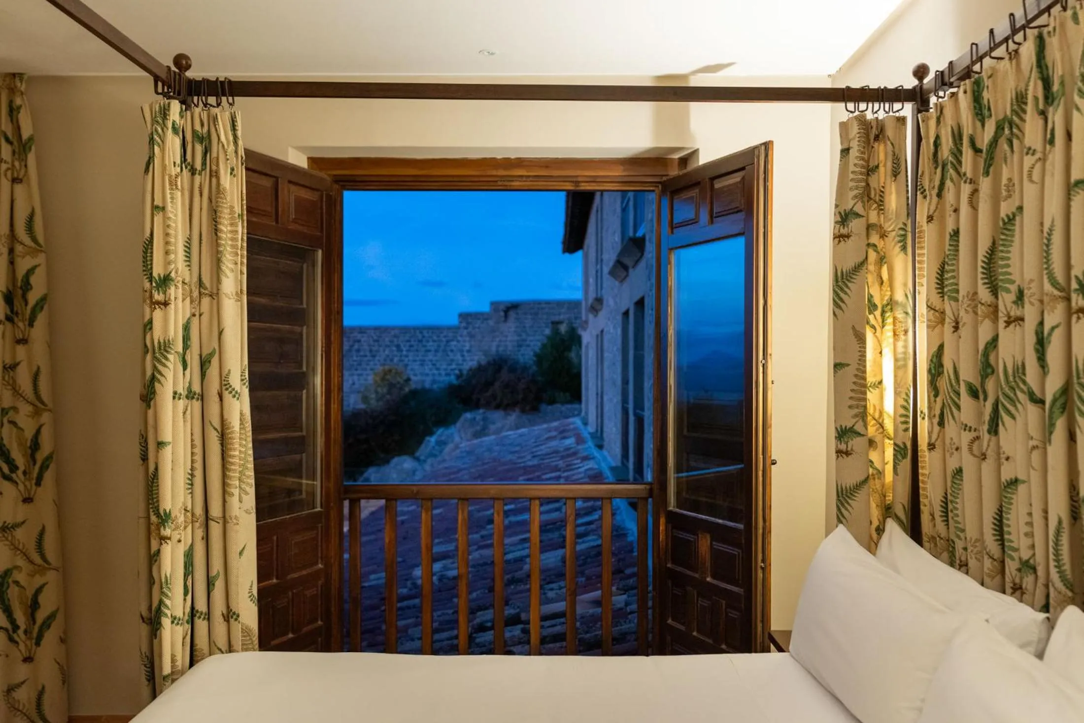 View (from property/room), Bed in Parador de Sos del Rey Católico